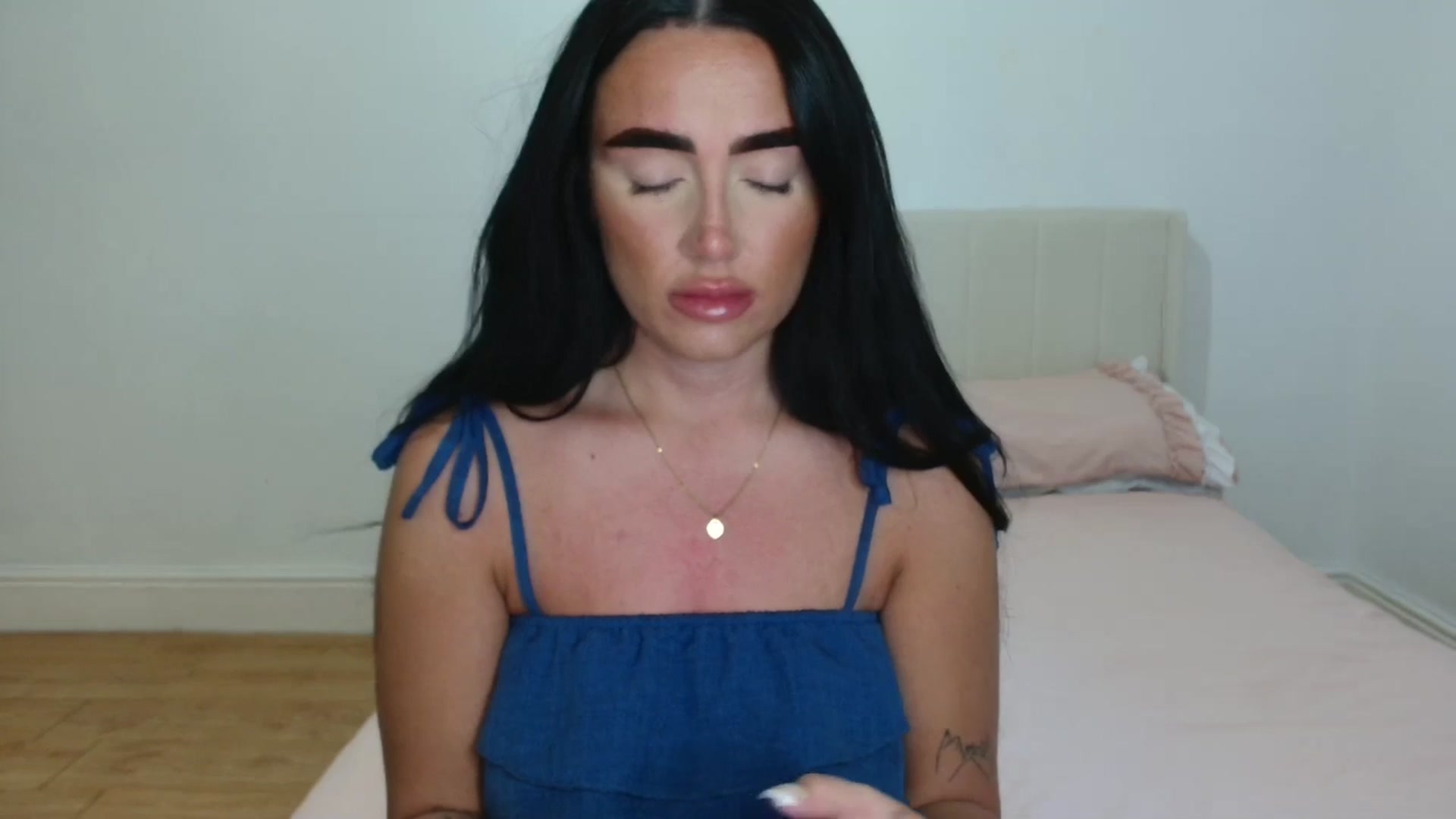 Gallery image thumbnail from ElleBloom's myfreecams stream on, 05/01/2026, 14:16 image 10 of 20