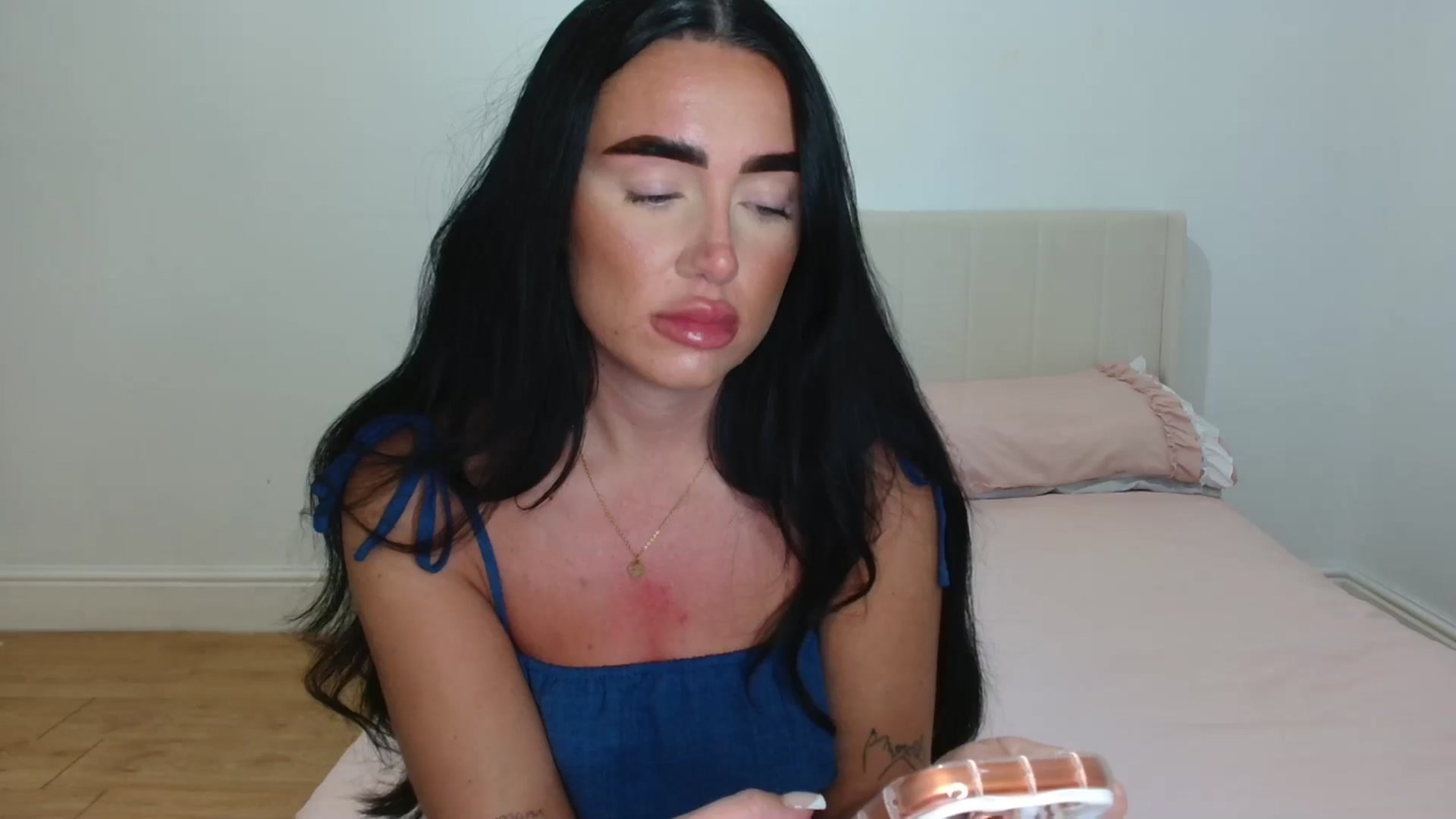 Gallery image thumbnail from ElleBloom's myfreecams stream on, 05/01/2026, 14:16 image 13 of 20