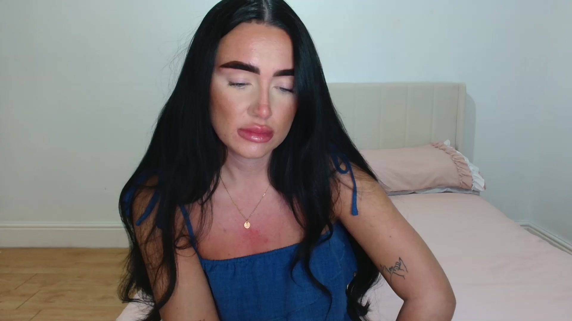 Gallery image thumbnail from ElleBloom's myfreecams stream on, 05/01/2026, 14:16 image 17 of 20