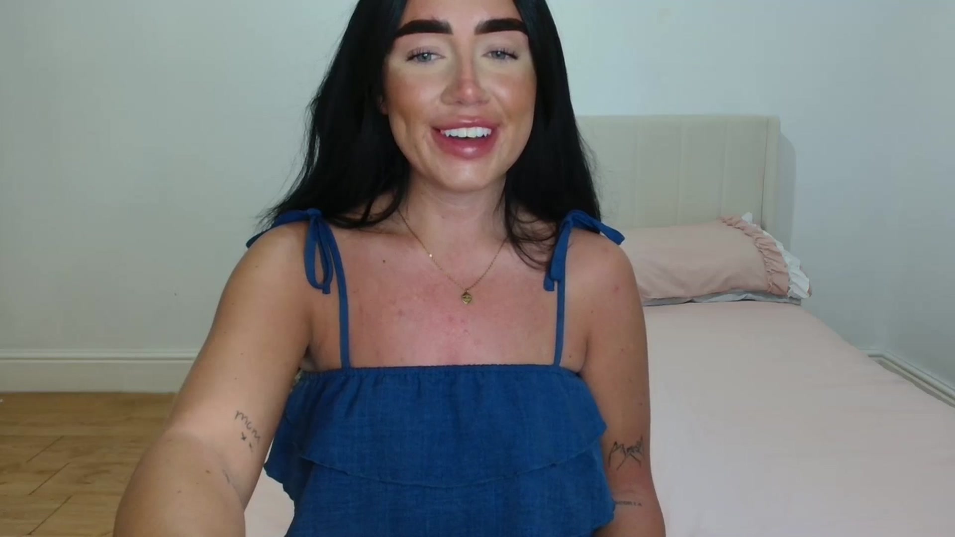 Gallery image thumbnail from ElleBloom's myfreecams stream on, 05/01/2026, 15:49 image 2 of 20