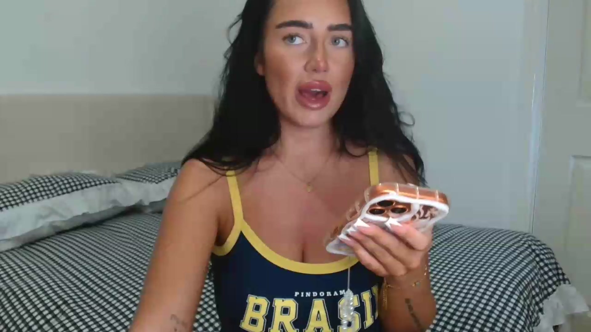 Gallery image thumbnail from ElleBloom's myfreecams stream on, 05/19/2026, 12:57 image 13 of 20