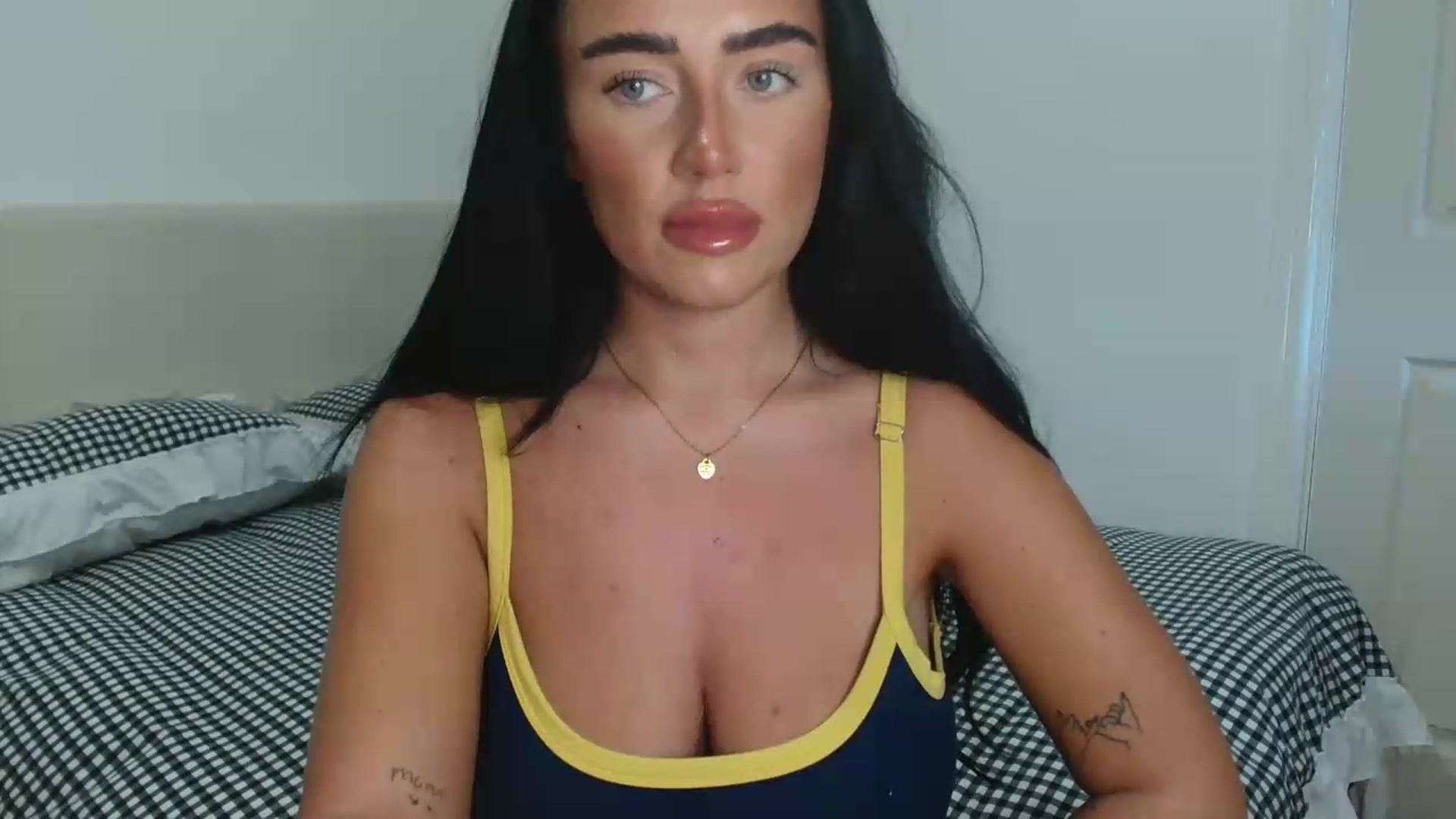 Gallery image thumbnail from ElleBloom's myfreecams stream on, 05/19/2026, 13:12 image 14 of 20