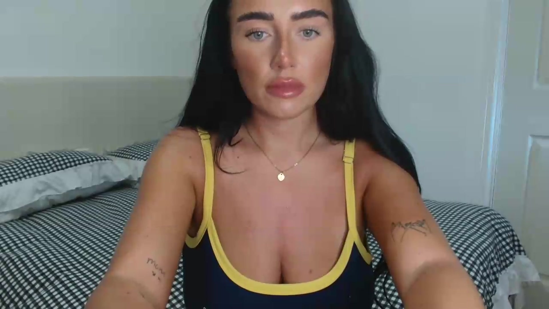 Gallery image thumbnail from ElleBloom's myfreecams stream on, 05/19/2026, 13:12 image 6 of 20