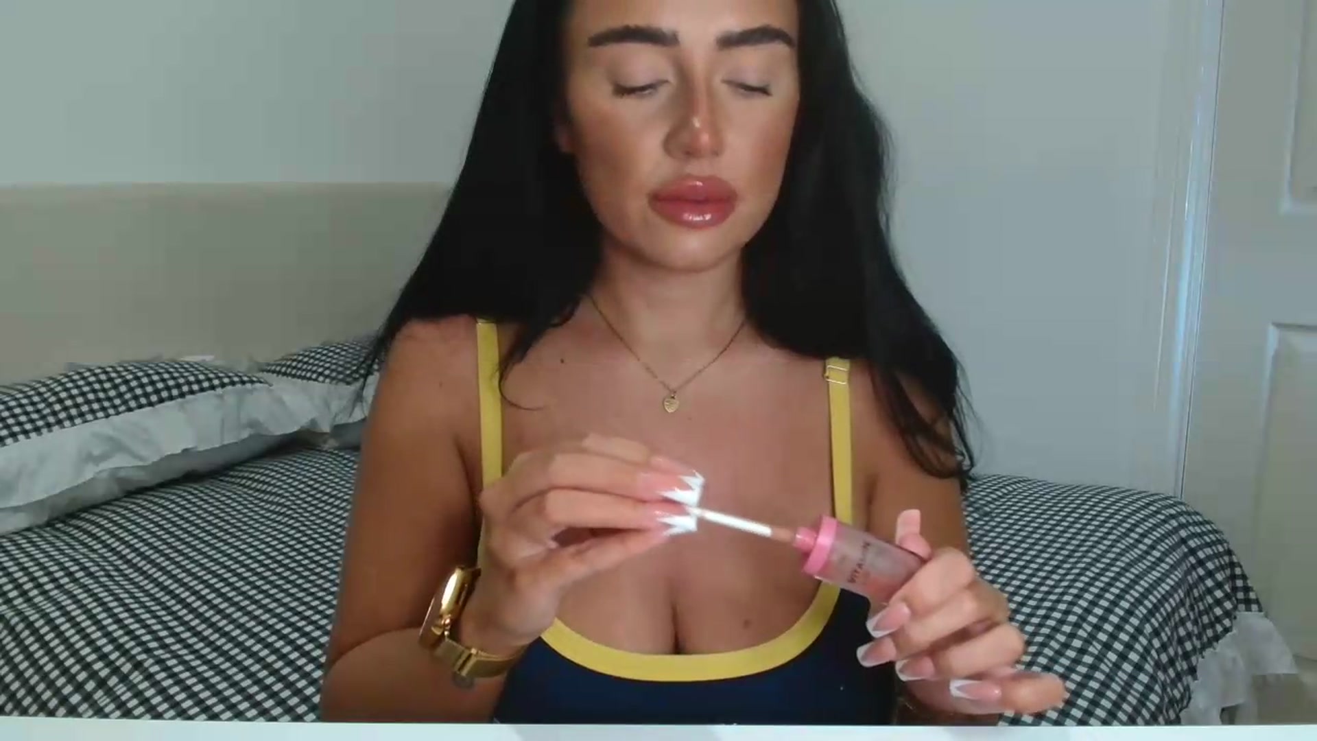 Gallery image thumbnail from ElleBloom's myfreecams stream on, 05/19/2026, 13:12 image 9 of 20