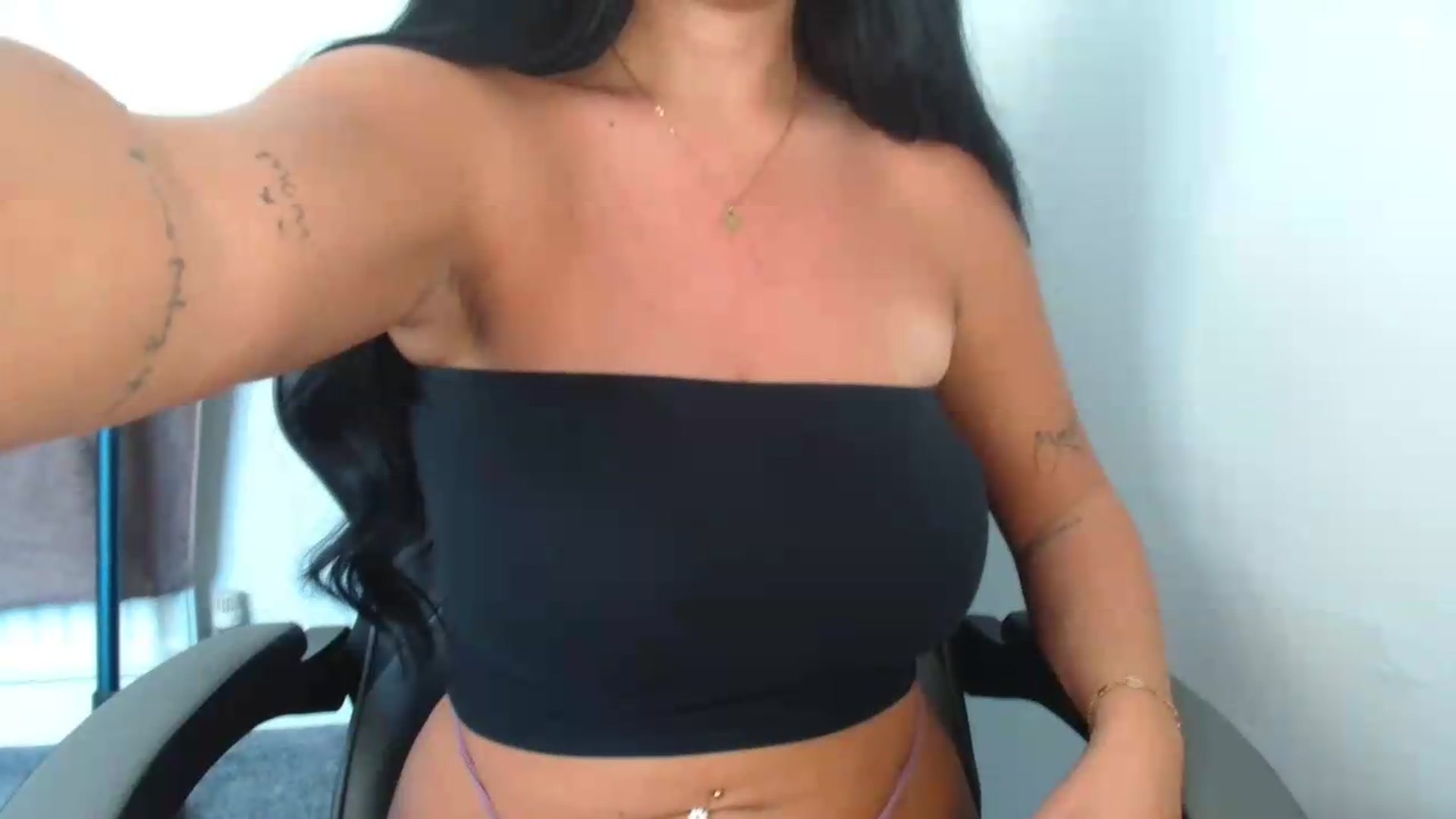Gallery image thumbnail from ElleBloom's myfreecams stream on, 05/23/2026, 11:14 image 14 of 20