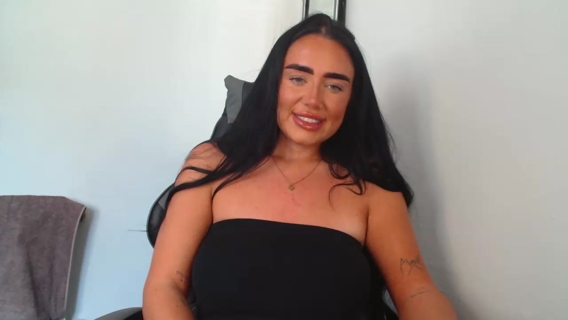 Gallery image thumbnail from ElleBloom's myfreecams stream on, 05/23/2026, 12:17 image 1 of 20