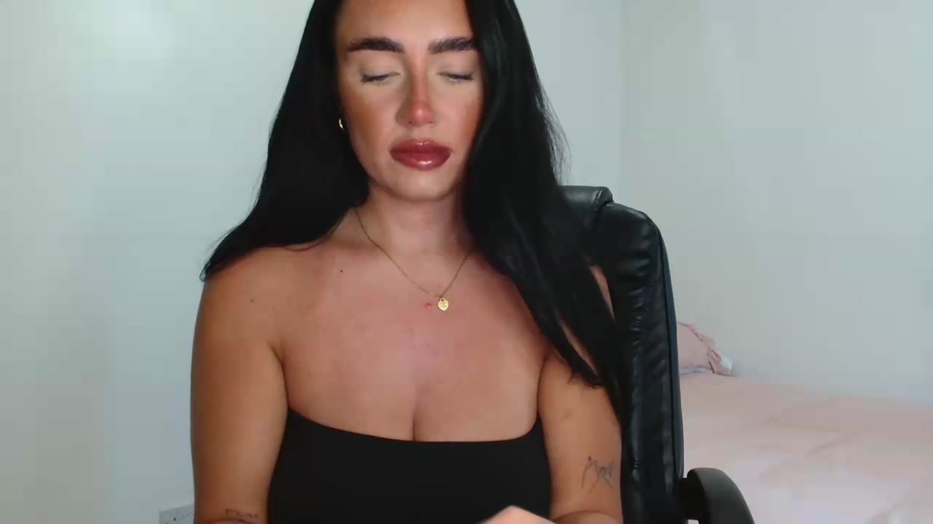 Gallery image thumbnail from ElleBloom's myfreecams stream on, 06/02/2026, 14:08 image 9 of 20