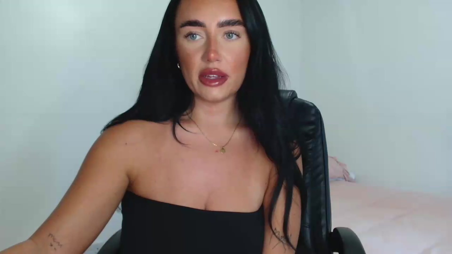 Gallery image thumbnail from ElleBloom's myfreecams stream on, 06/02/2026, 14:08 image 10 of 20