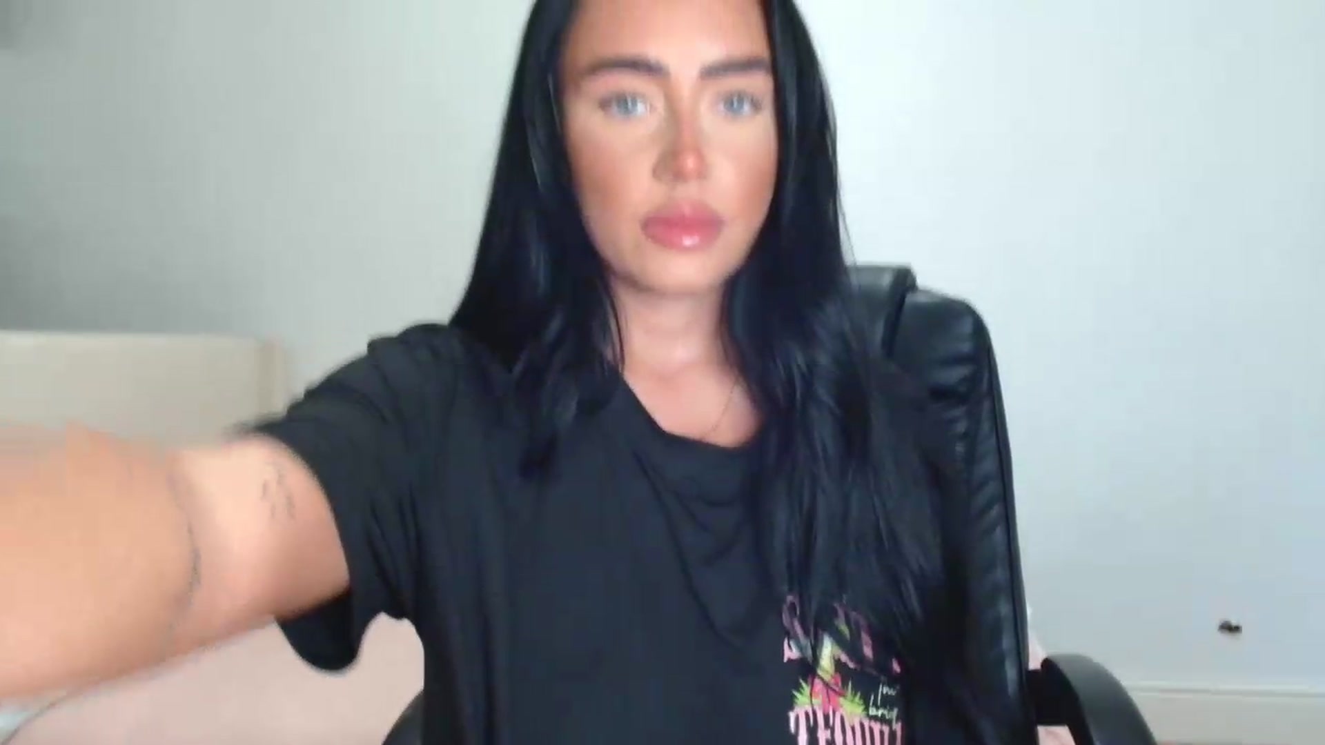 Gallery image thumbnail from ElleBloom's myfreecams stream on, 06/04/2026, 17:10 image 2 of 20
