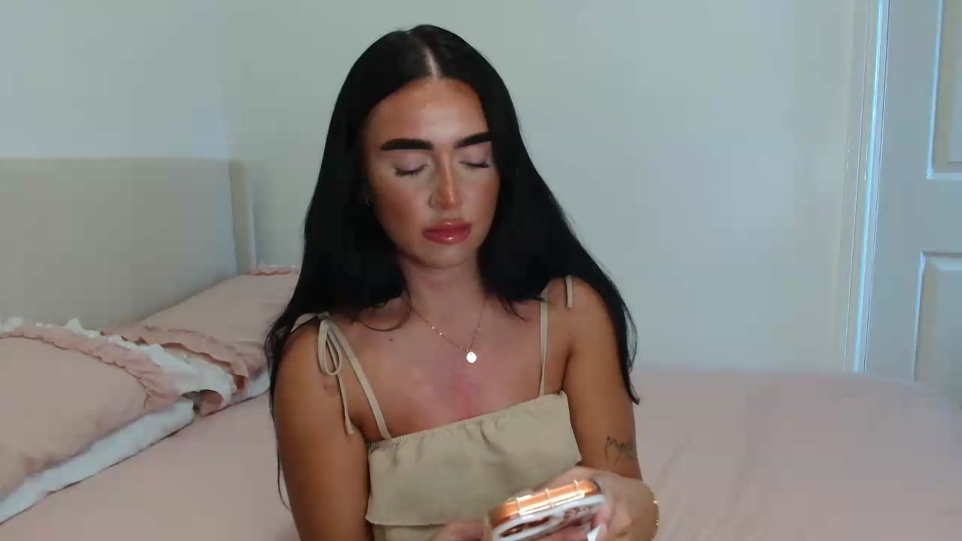 Gallery image thumbnail from ElleBloom's myfreecams stream on, 06/12/2026, 16:50 image 16 of 20