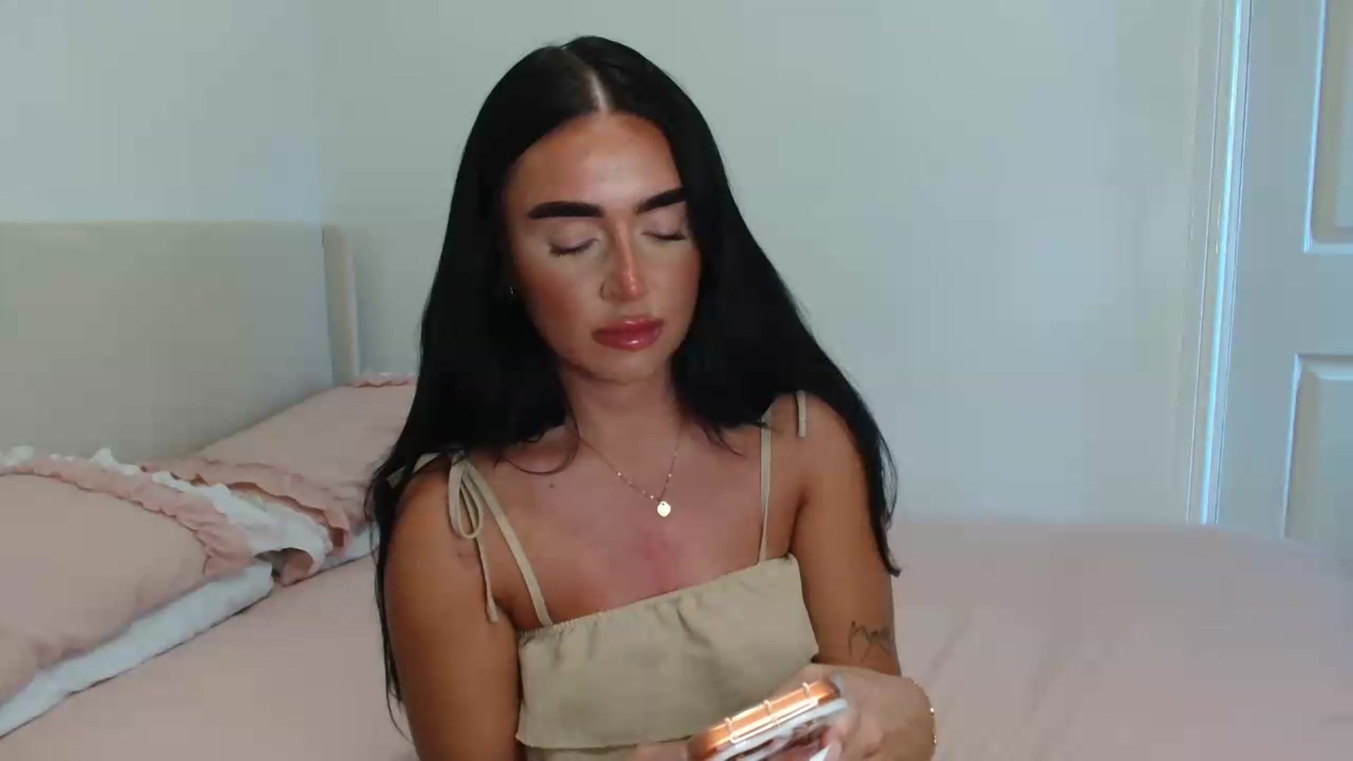 Gallery image thumbnail from ElleBloom's myfreecams stream on, 06/12/2026, 16:50 image 17 of 20