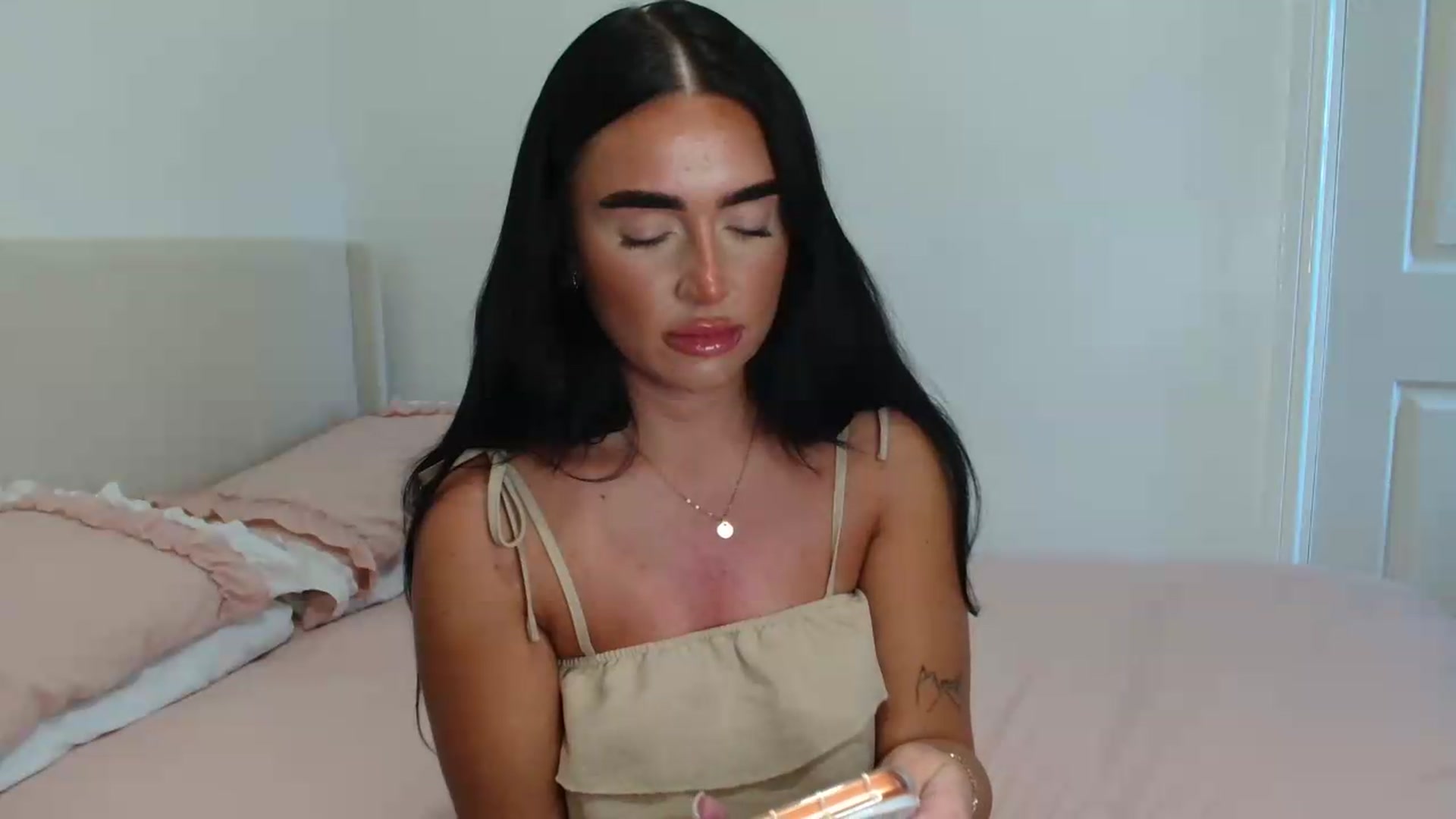 Gallery image thumbnail from ElleBloom's myfreecams stream on, 06/12/2026, 16:50 image 15 of 20