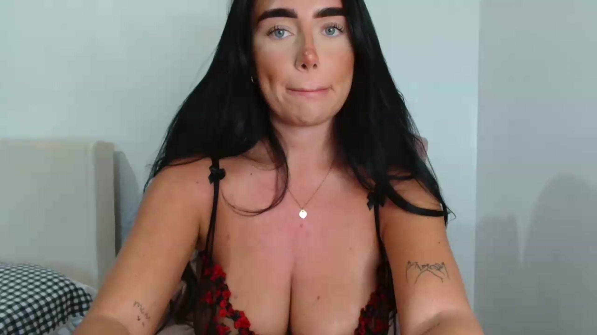 Gallery image thumbnail from ElleBloom's myfreecams stream on, 06/15/2026, 14:27 image 14 of 20