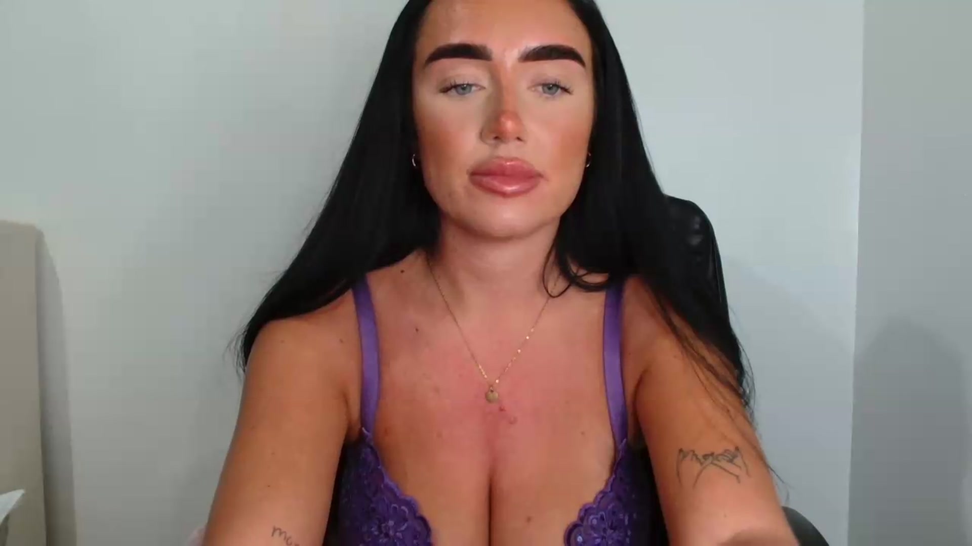 Gallery image thumbnail from ElleBloom's myfreecams stream on, 06/16/2026, 14:46 image 17 of 20