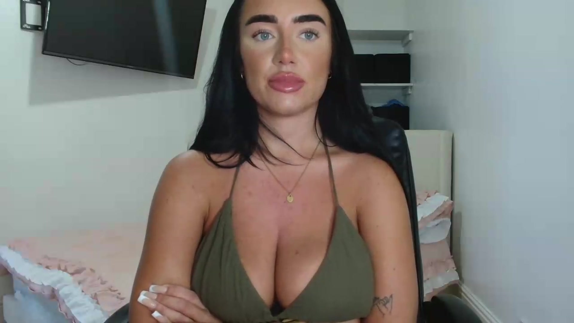 Gallery image thumbnail from ElleBloom's myfreecams stream on, 06/20/2026, 13:57 image 4 of 20