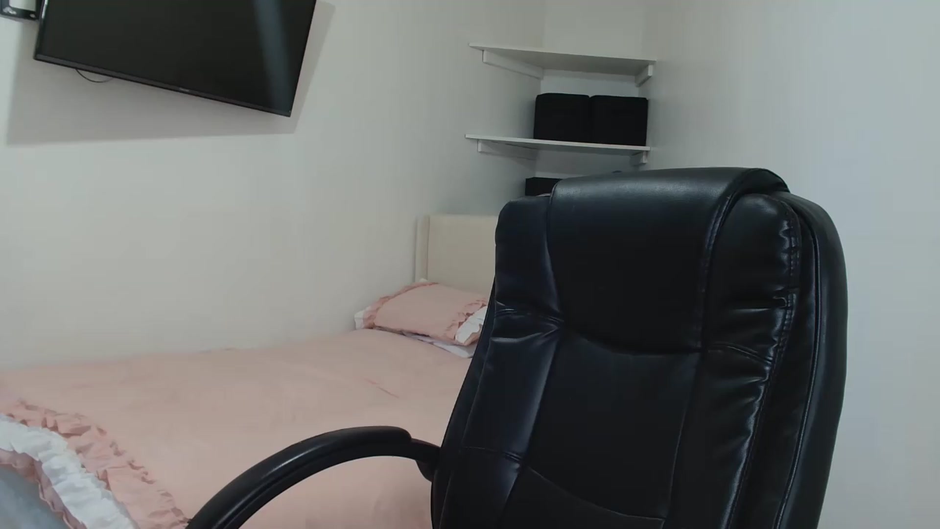 Gallery image thumbnail from ElleBloom's myfreecams stream on, 06/20/2026, 13:57 image 11 of 20