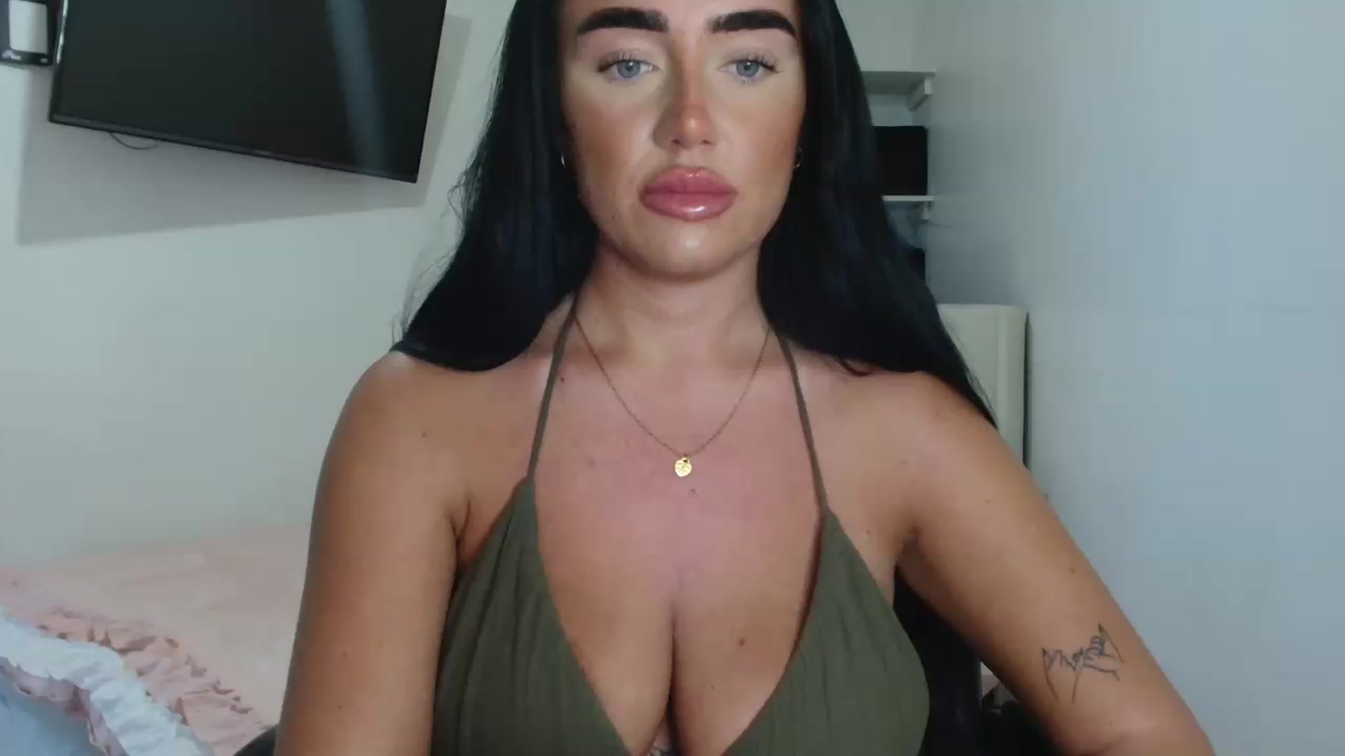 Gallery image thumbnail from ElleBloom's myfreecams stream on, 06/20/2026, 13:57 image 7 of 20