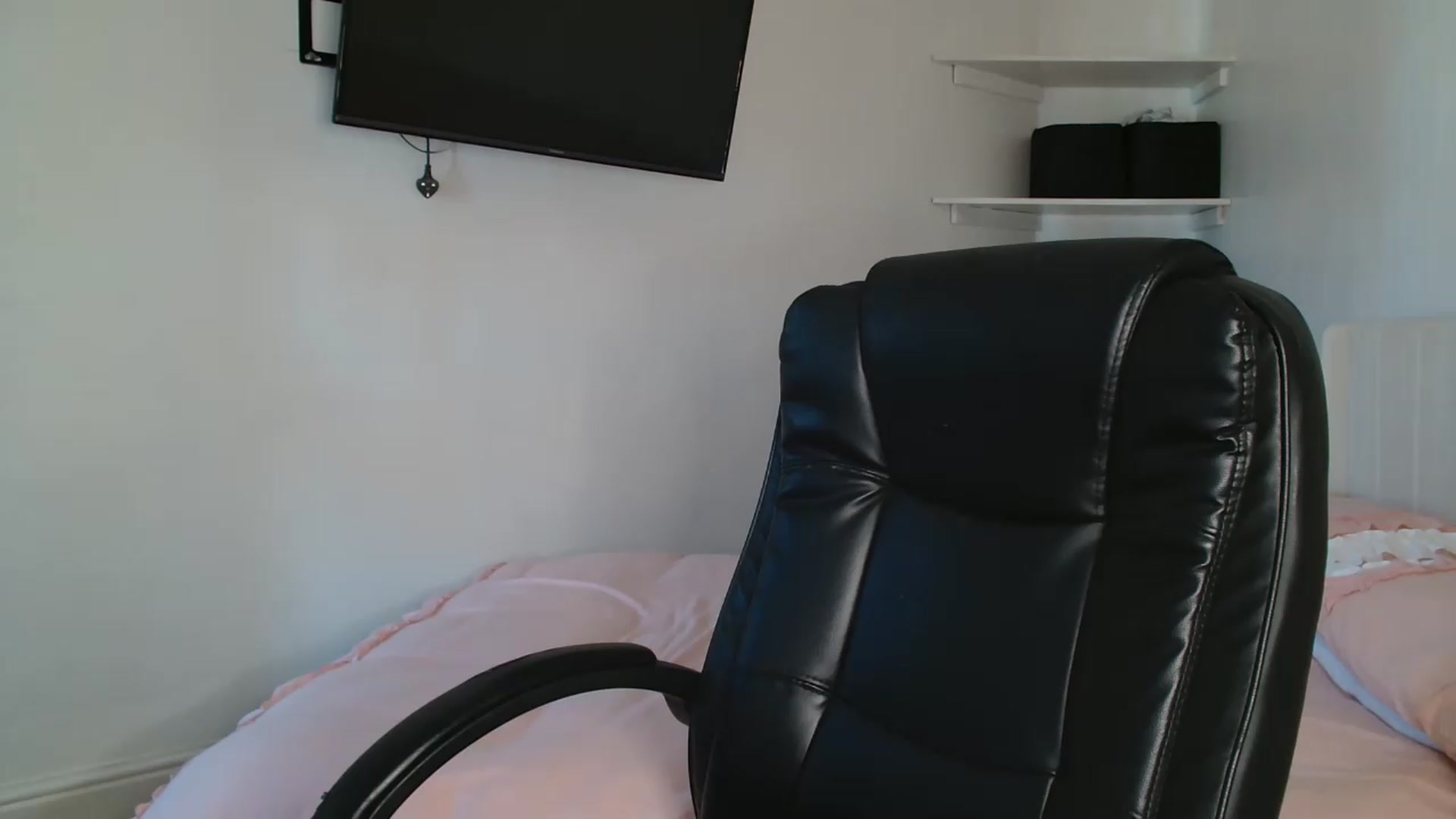 Gallery image thumbnail from ElleBloom's myfreecams stream on, 06/23/2026, 12:03 image 8 of 20