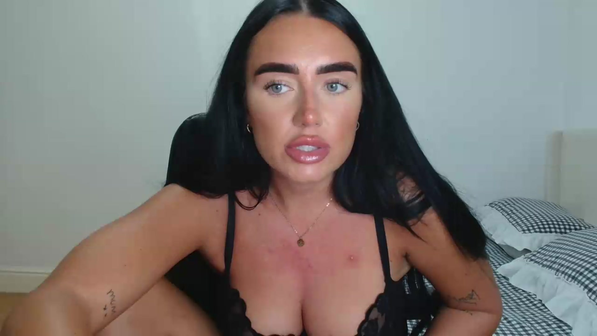 Gallery image thumbnail from ElleBloom's myfreecams stream on, 06/25/2026, 13:52 image 13 of 20