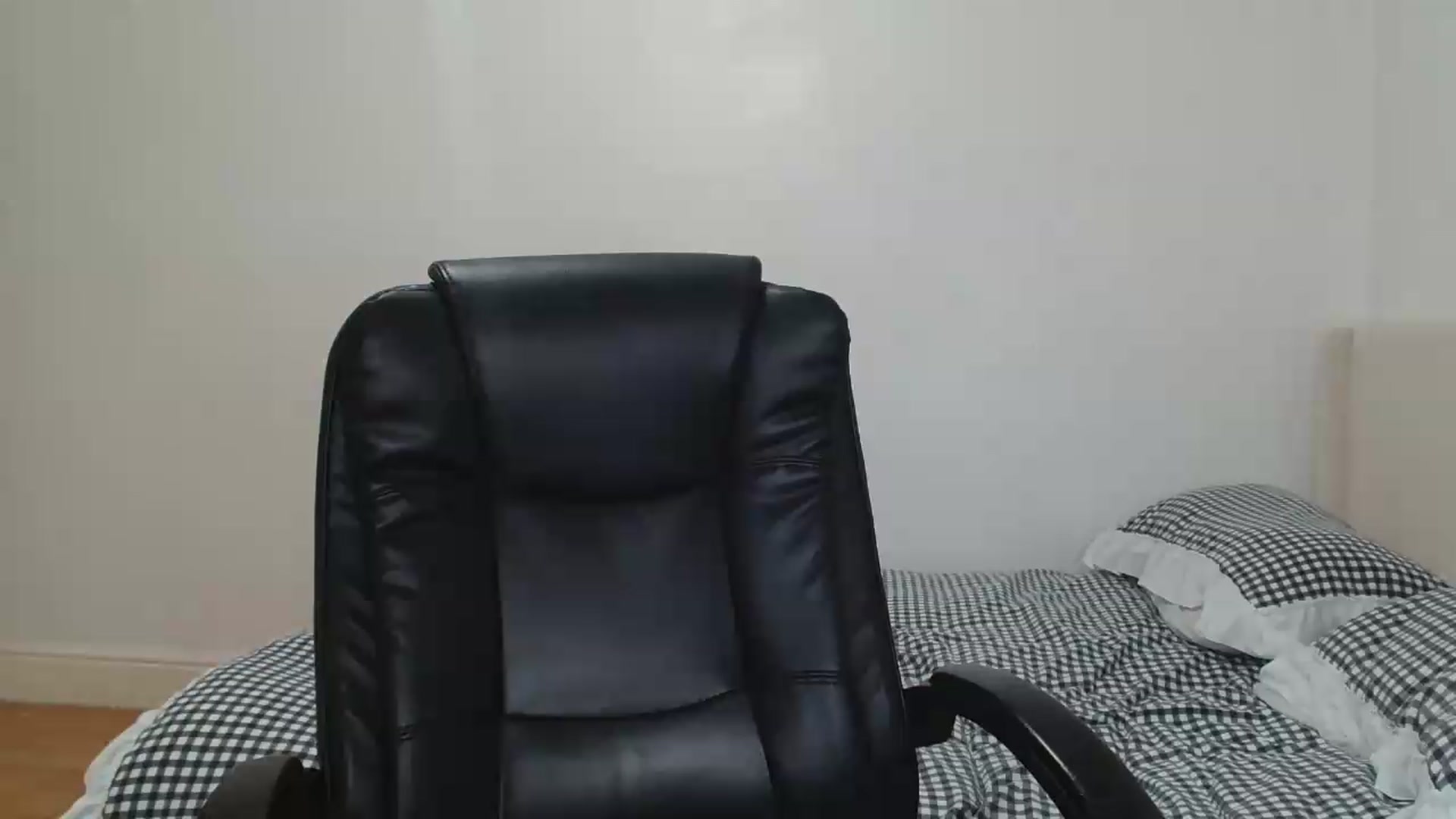 Gallery image thumbnail from ElleBloom's myfreecams stream on, 06/25/2026, 19:22 image 5 of 20