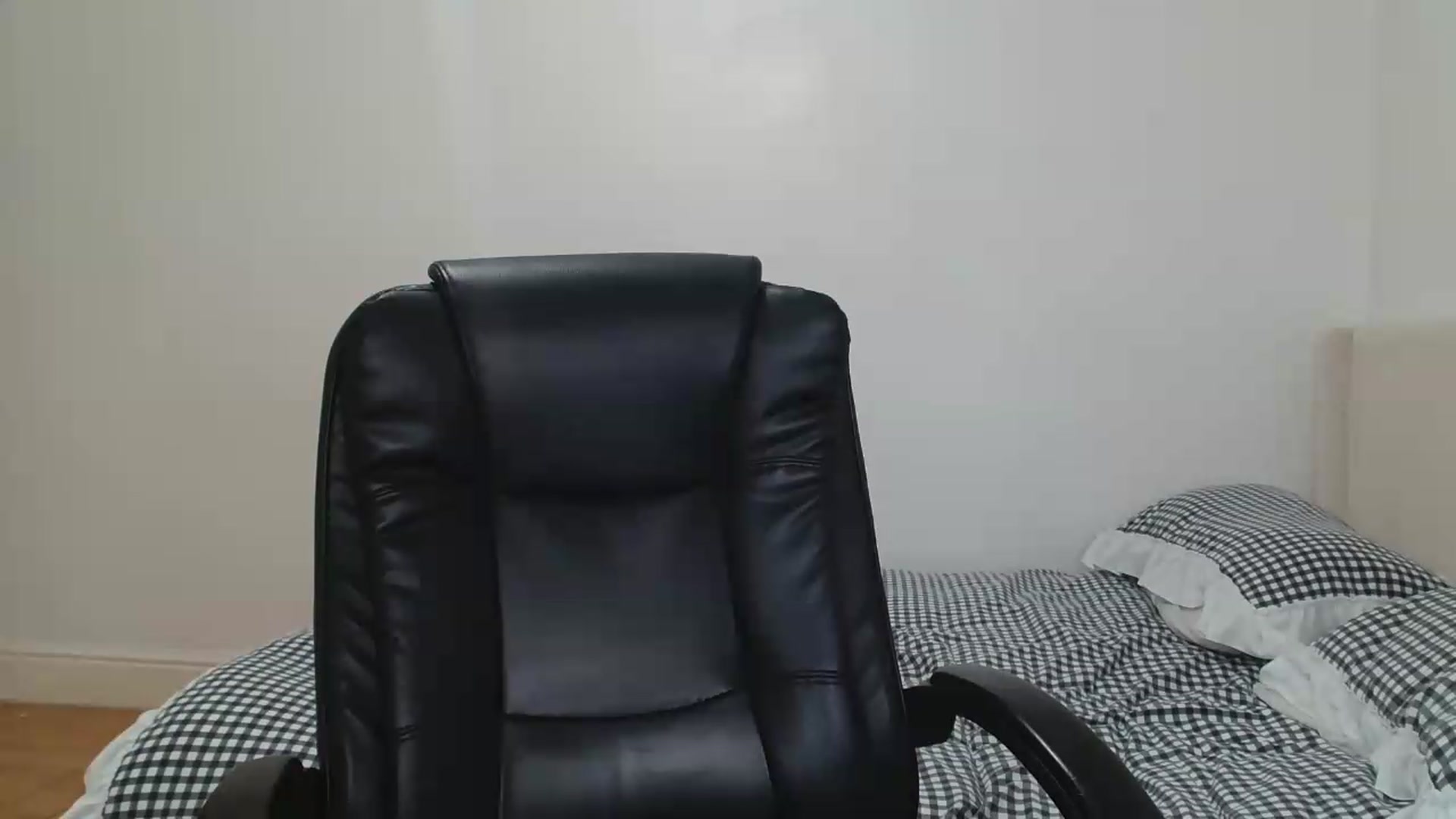 Gallery image thumbnail from ElleBloom's myfreecams stream on, 06/25/2026, 19:22 image 4 of 20