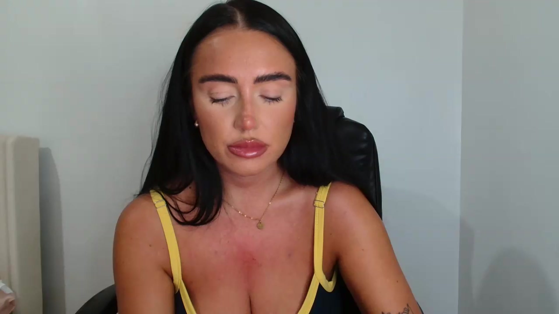 Gallery image thumbnail from ElleBloom's myfreecams stream on, 07/03/2026, 16:58 image 12 of 20