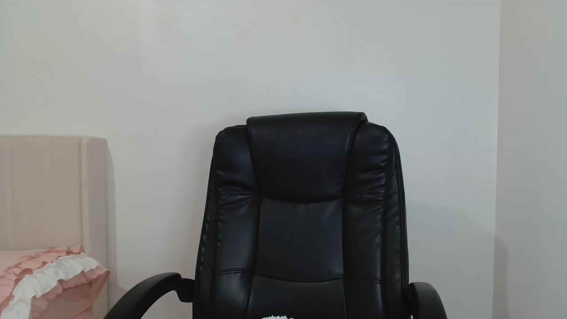 Gallery image thumbnail from ElleBloom's myfreecams stream on, 07/15/2026, 13:49 image 18 of 20