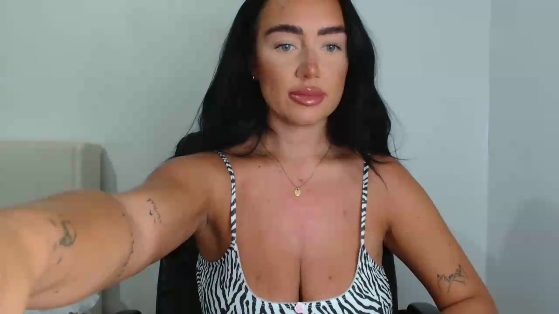 Gallery image thumbnail from ElleBloom's myfreecams stream on, 07/17/2026, 12:20 image 12 of 20
