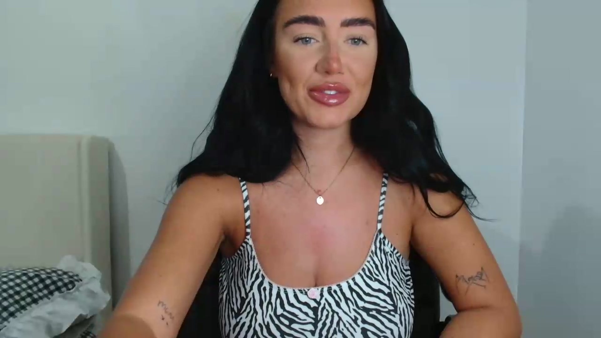 Gallery image thumbnail from ElleBloom's myfreecams stream on, 07/17/2026, 12:20 image 10 of 20