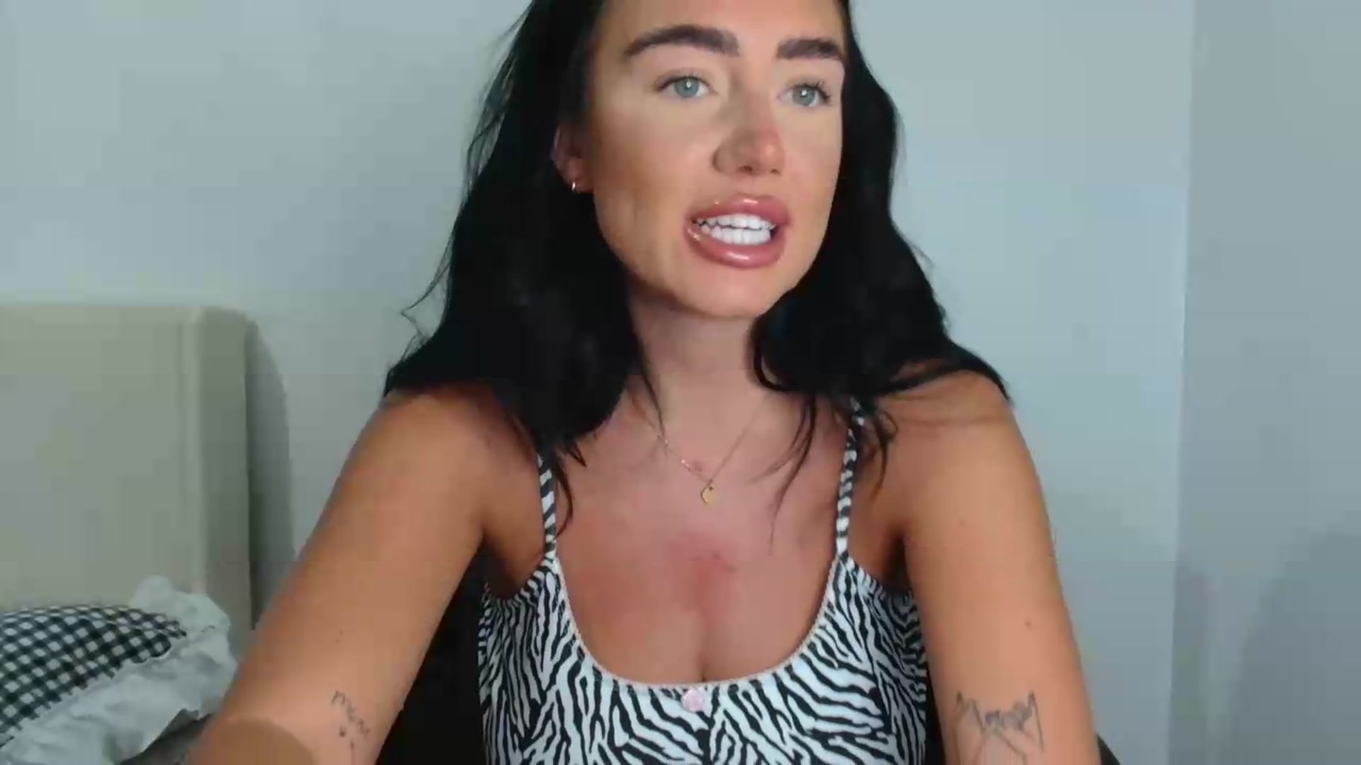 Gallery image thumbnail from ElleBloom's myfreecams stream on, 07/17/2026, 12:20 image 9 of 20