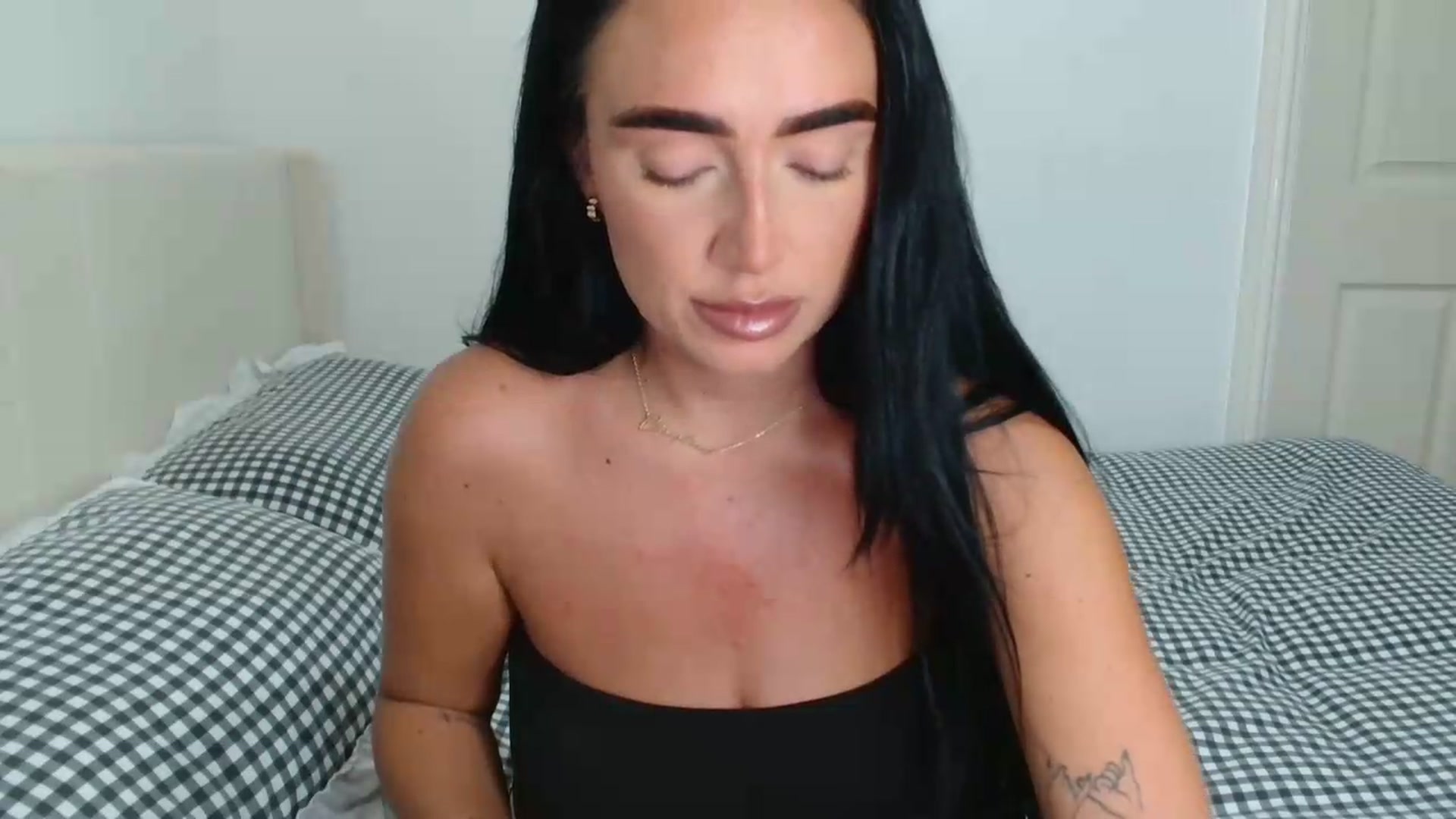 Gallery image thumbnail from ElleBloom's myfreecams stream on, 08/08/2026, 14:19 image 9 of 20