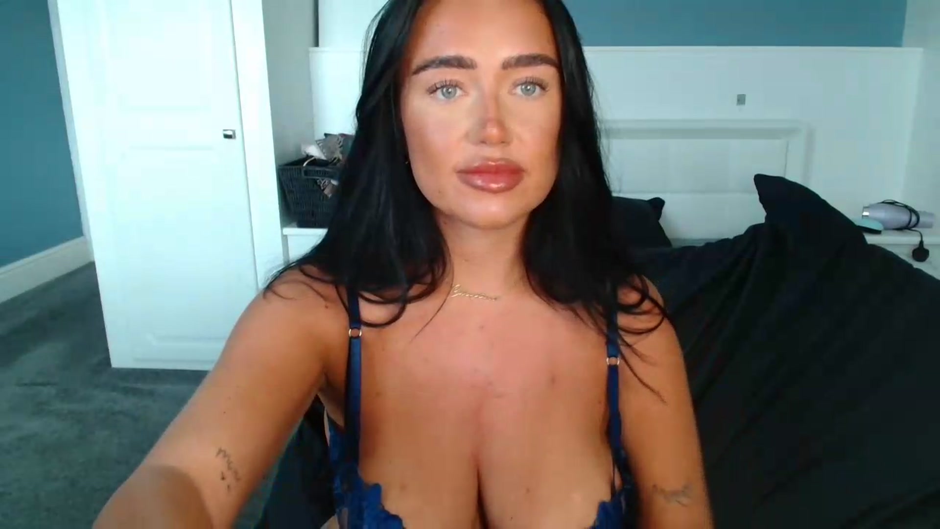Gallery image thumbnail from ElleBloom's myfreecams stream on, 08/18/2026, 14:19 image 11 of 20