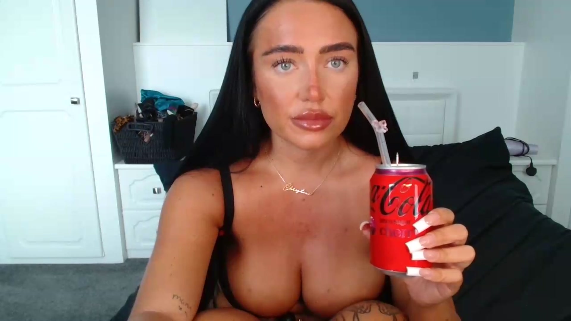 Gallery image thumbnail from ElleBloom's myfreecams stream on, 08/19/2026, 13:41 image 6 of 20