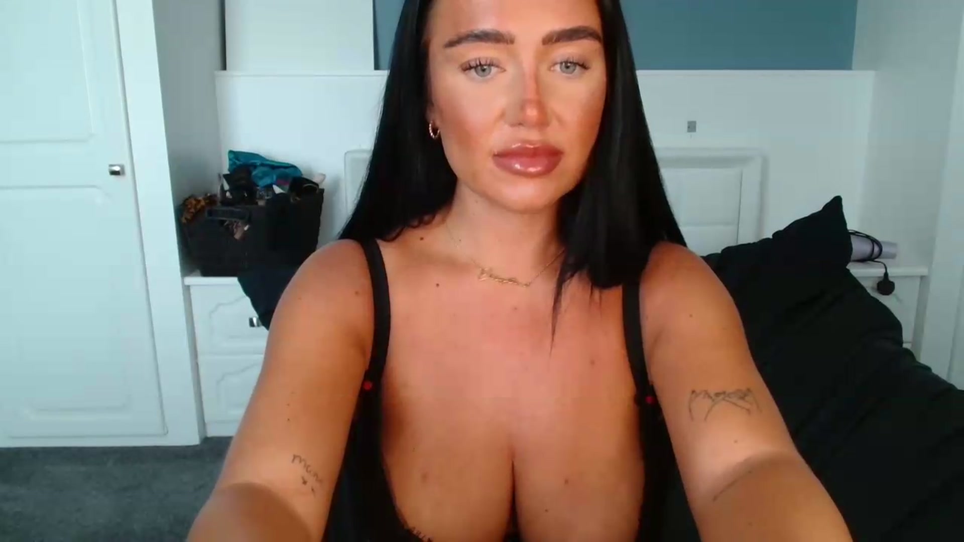 Gallery image thumbnail from ElleBloom's myfreecams stream on, 08/19/2026, 13:41 image 17 of 20