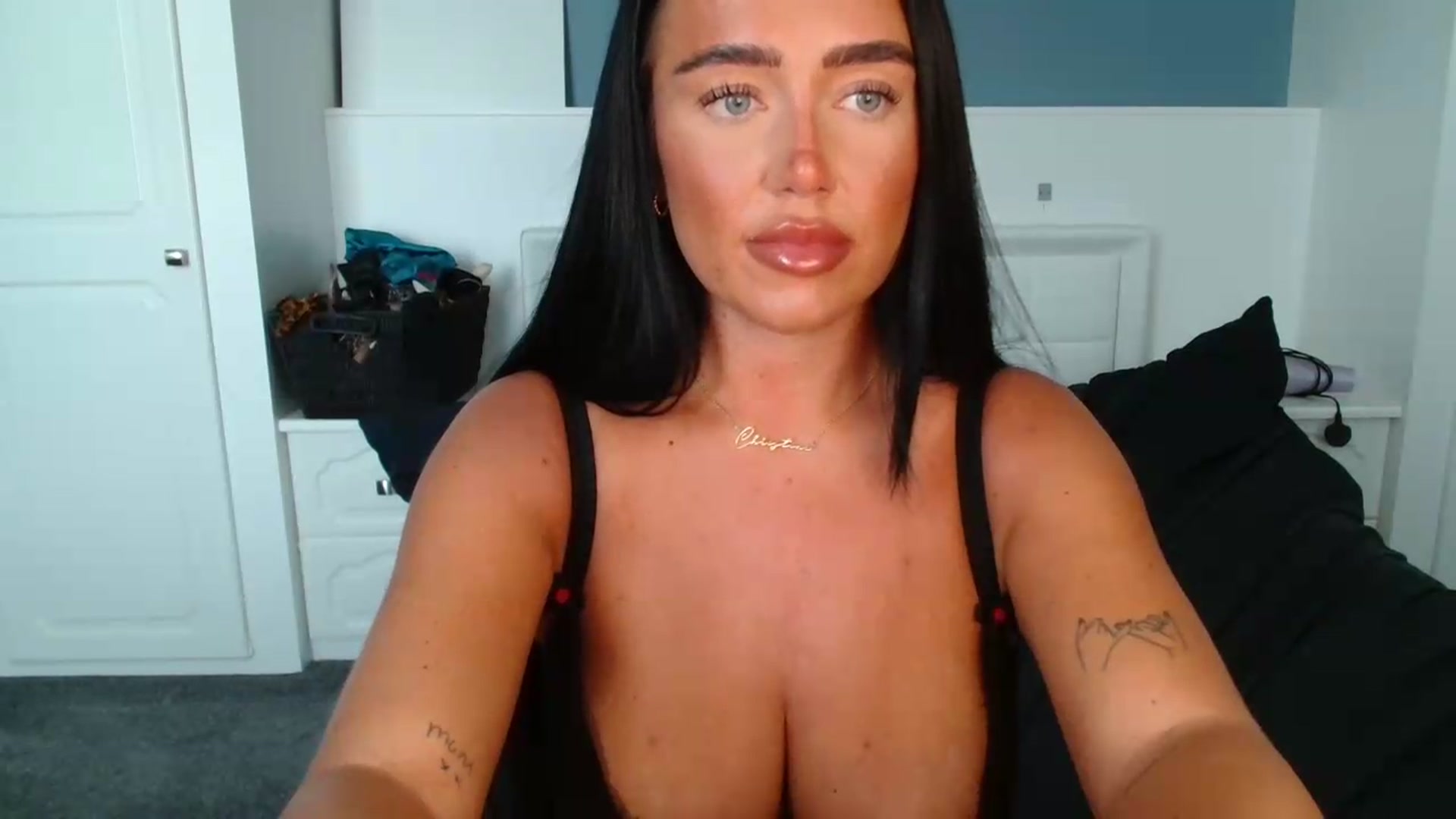 Gallery image thumbnail from ElleBloom's myfreecams stream on, 08/19/2026, 13:41 image 18 of 20
