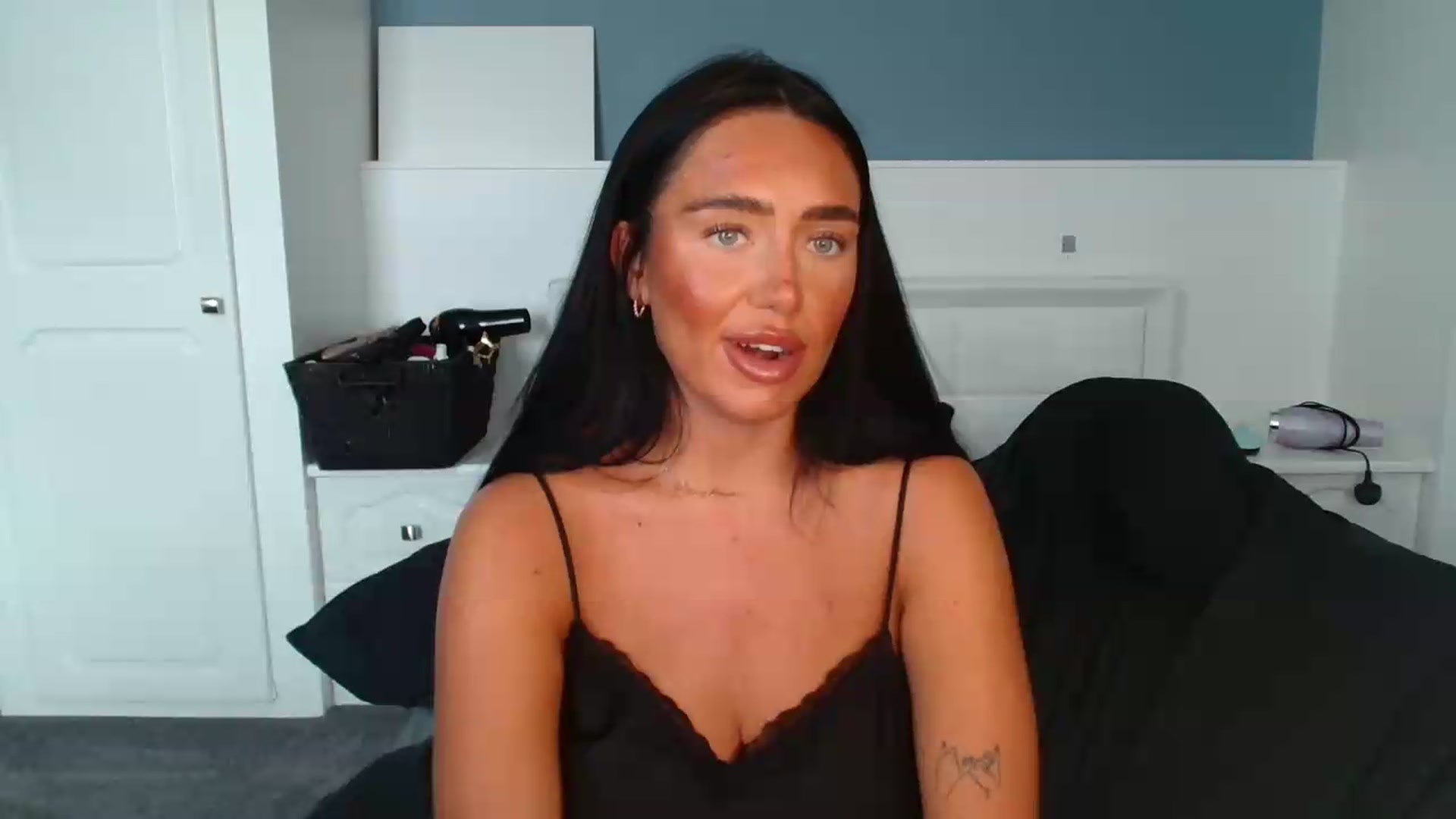 Gallery image thumbnail from ElleBloom's myfreecams stream on, 08/20/2026, 15:16 image 15 of 20