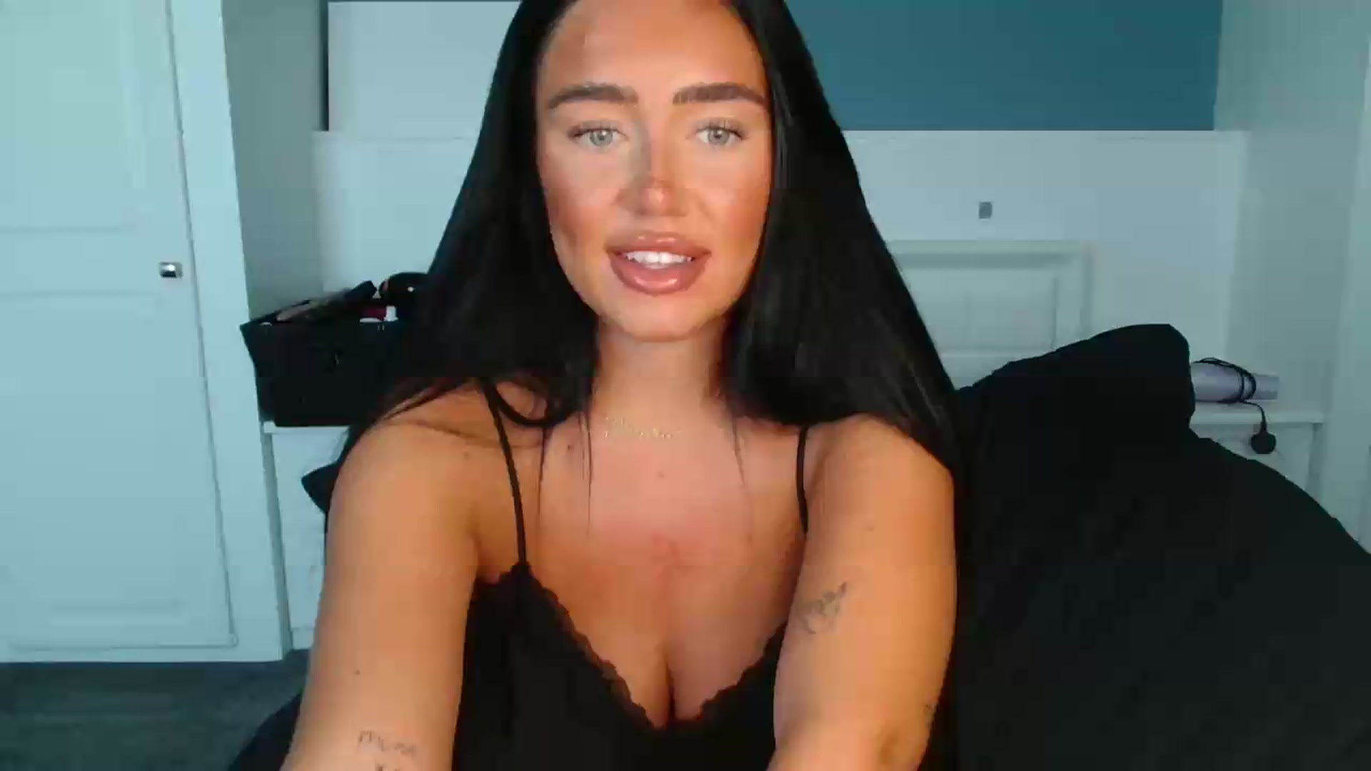 Gallery image thumbnail from ElleBloom's myfreecams stream on, 08/20/2026, 15:16 image 13 of 20