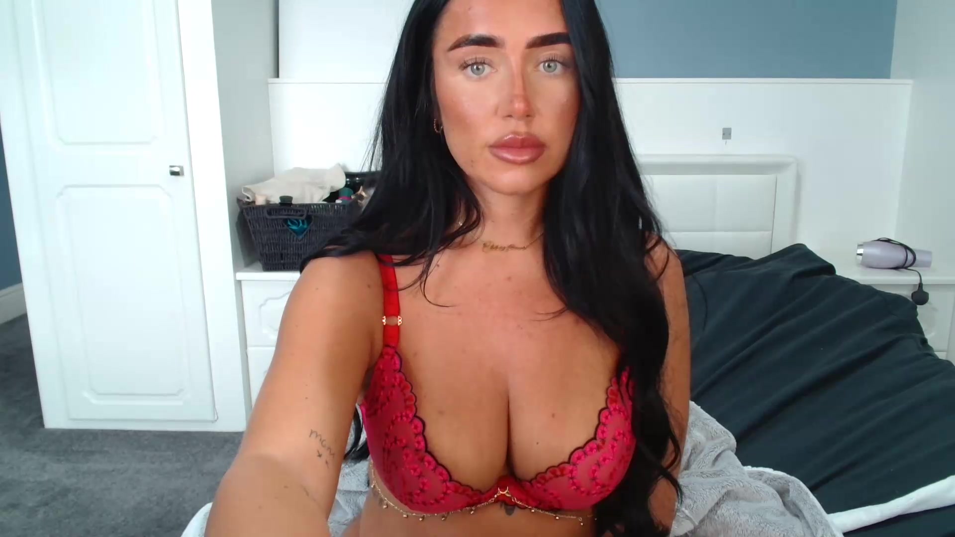 Gallery image thumbnail from ElleBloom's myfreecams stream on, 08/21/2026, 15:01 image 2 of 20