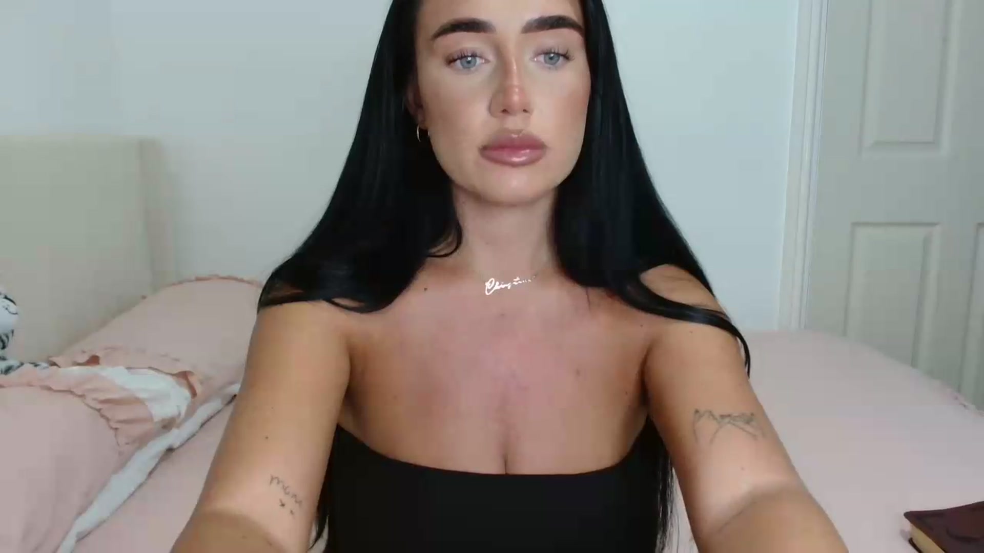 Gallery image thumbnail from ElleBloom's myfreecams stream on, 08/23/2026, 14:28 image 18 of 20