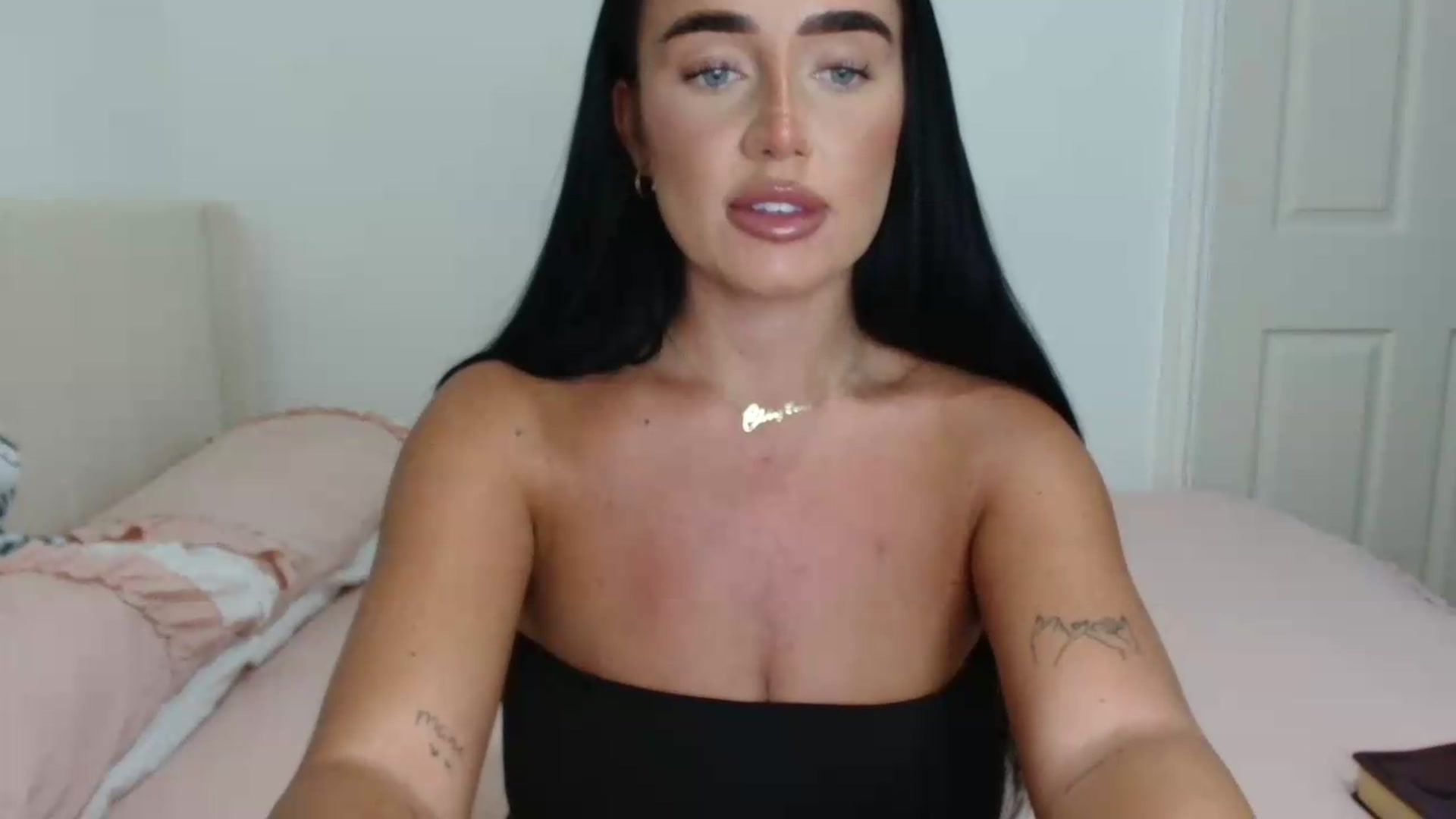 Gallery image thumbnail from ElleBloom's myfreecams stream on, 08/23/2026, 14:28 image 16 of 20