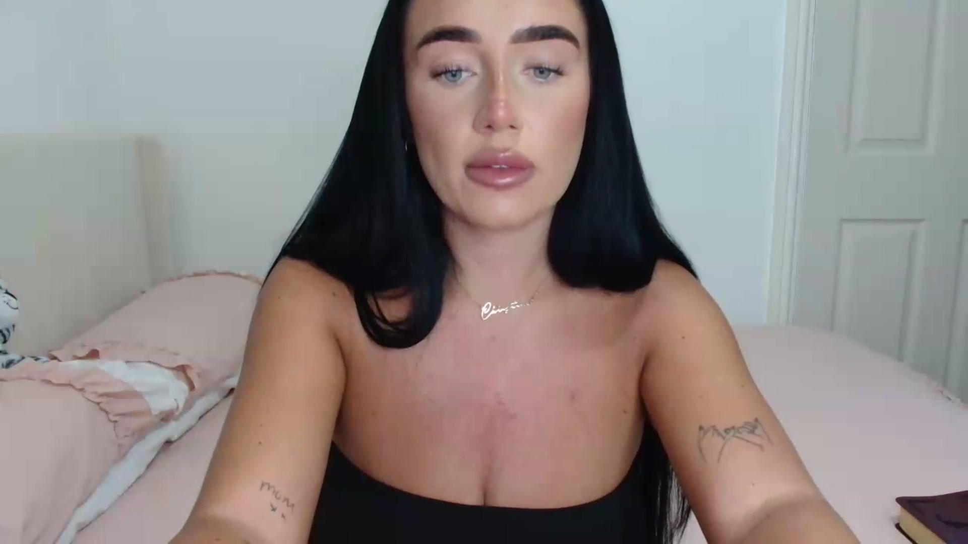 Gallery image thumbnail from ElleBloom's myfreecams stream on, 08/23/2026, 14:28 image 11 of 20