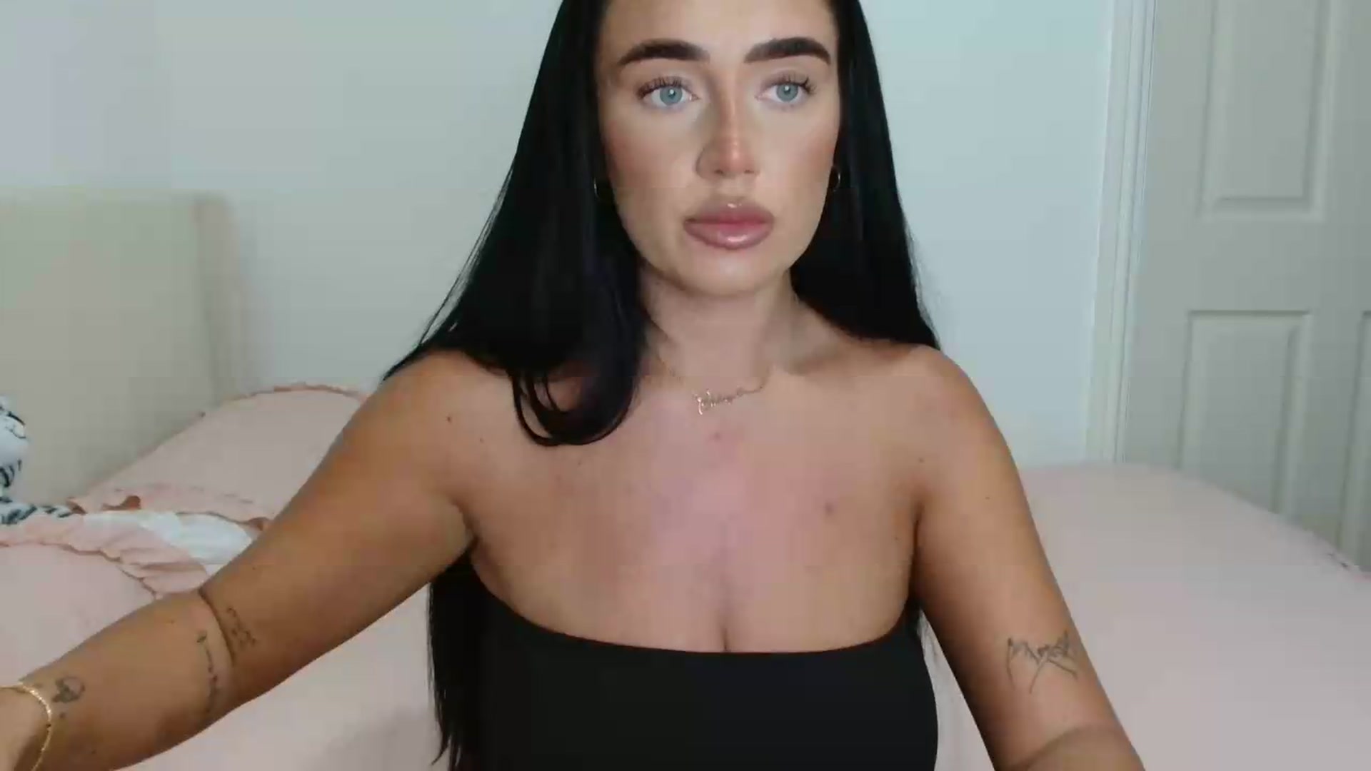 Gallery image thumbnail from ElleBloom's myfreecams stream on, 08/23/2026, 14:28 image 7 of 20