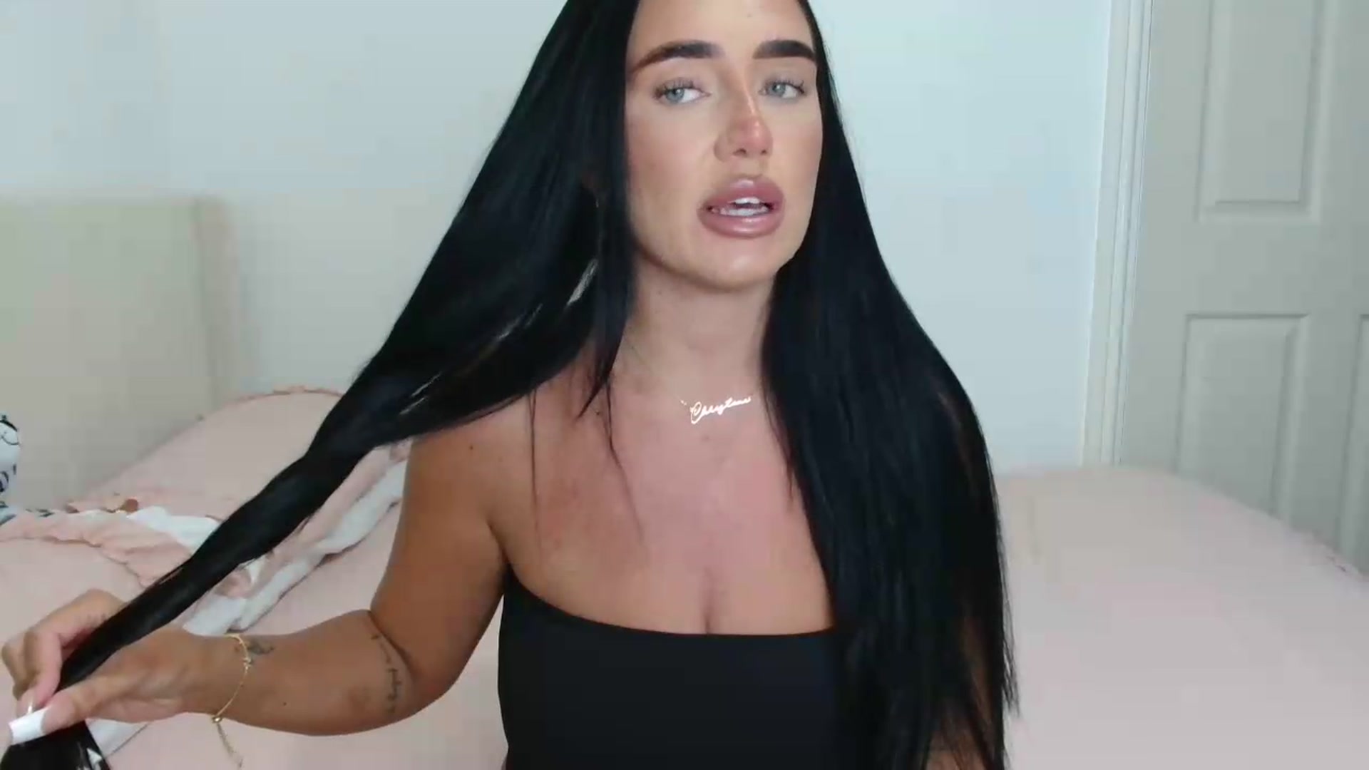 Gallery image thumbnail from ElleBloom's myfreecams stream on, 08/23/2026, 14:28 image 4 of 20