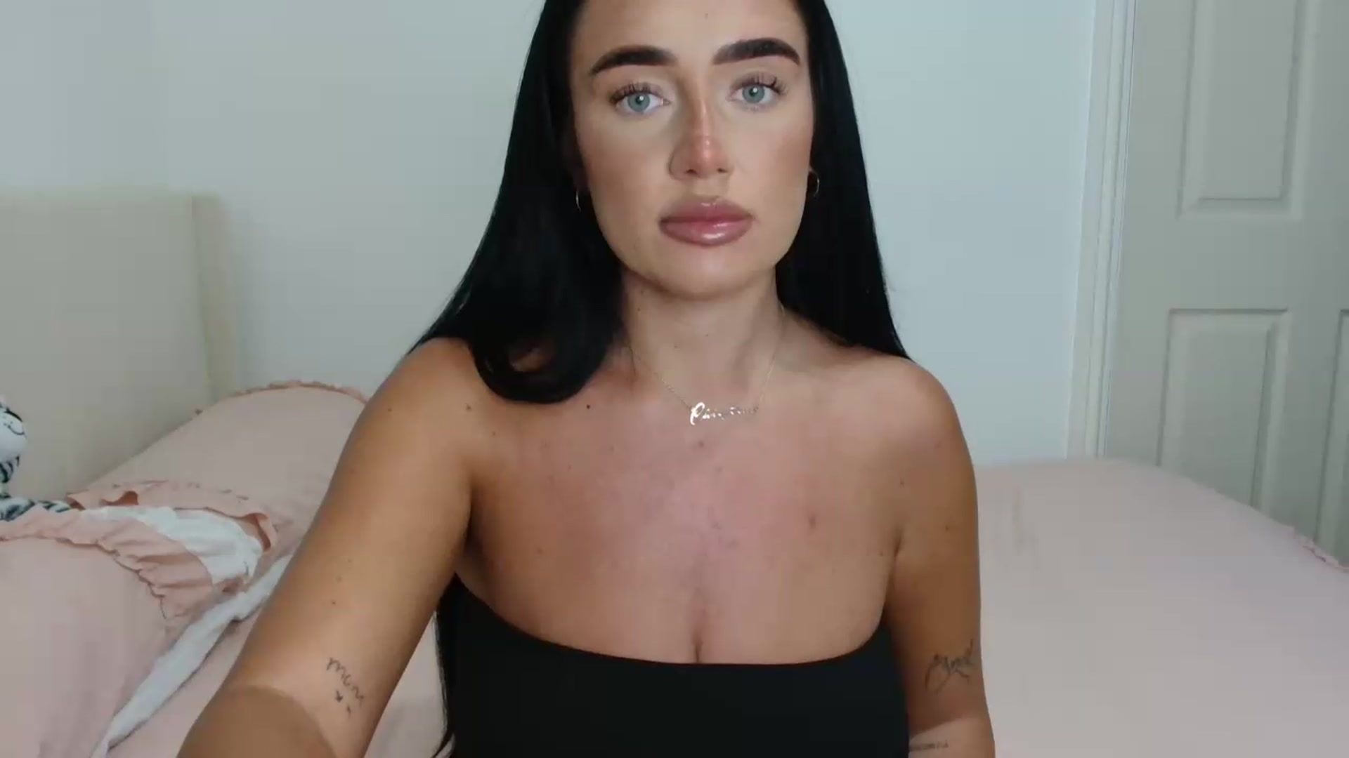 Gallery image thumbnail from ElleBloom's myfreecams stream on, 08/23/2026, 14:28 image 6 of 20