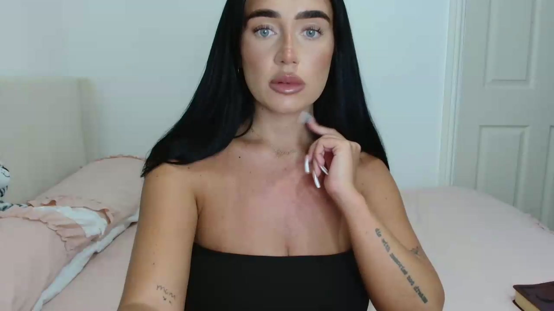 Gallery image thumbnail from ElleBloom's myfreecams stream on, 08/23/2026, 14:28 image 17 of 20