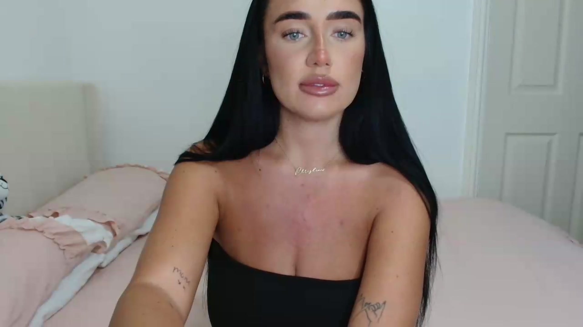 Gallery image thumbnail from ElleBloom's myfreecams stream on, 08/23/2026, 14:28 image 3 of 20