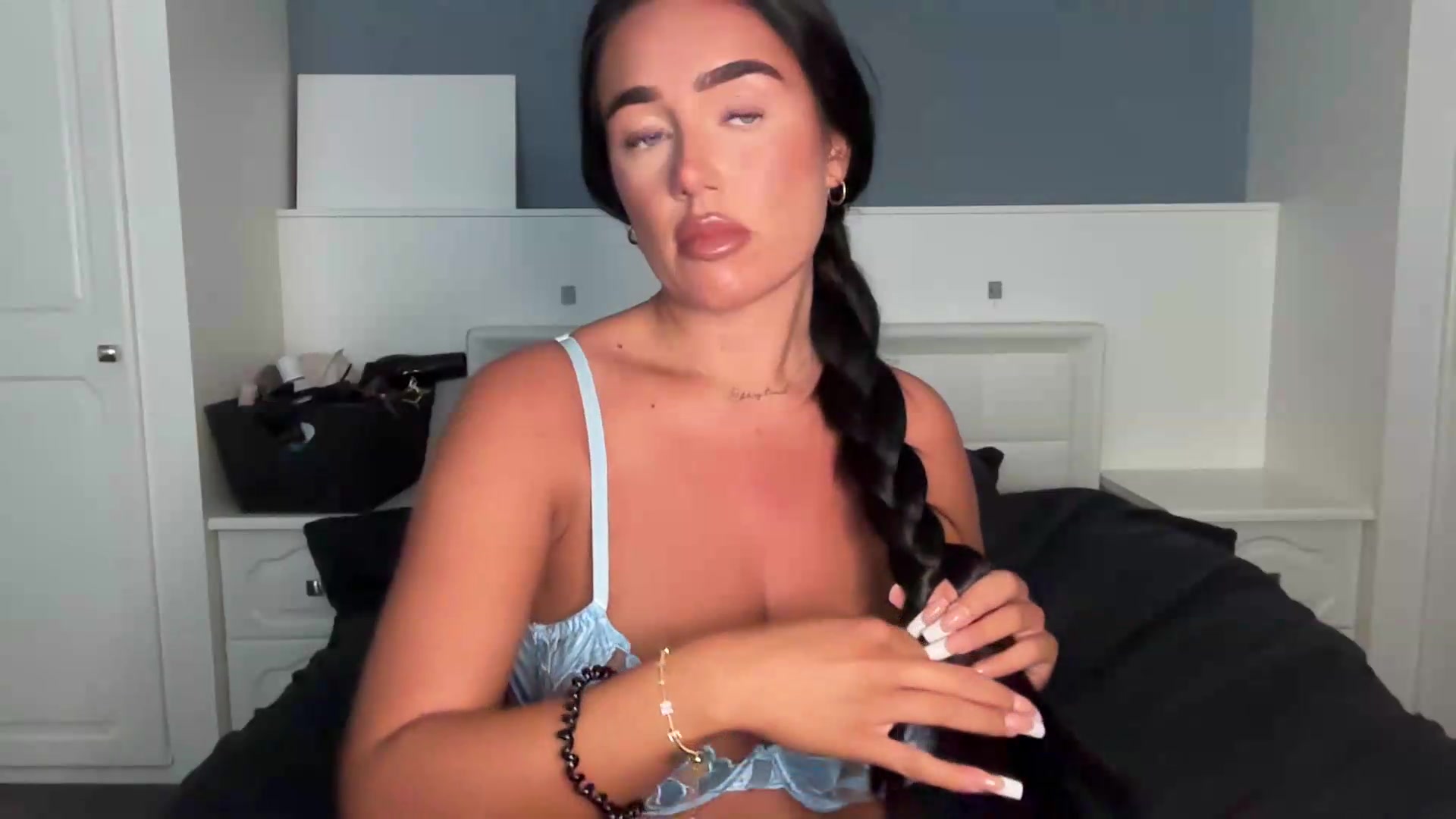 Gallery image thumbnail from ElleBloom's myfreecams stream on, 08/25/2026, 17:51 image 7 of 20
