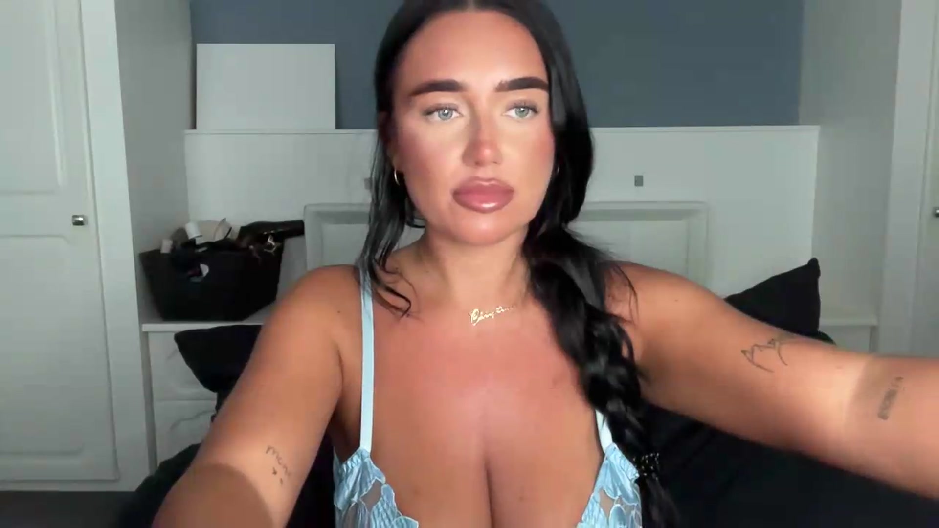 Gallery image thumbnail from ElleBloom's myfreecams stream on, 08/25/2026, 19:17 image 5 of 20