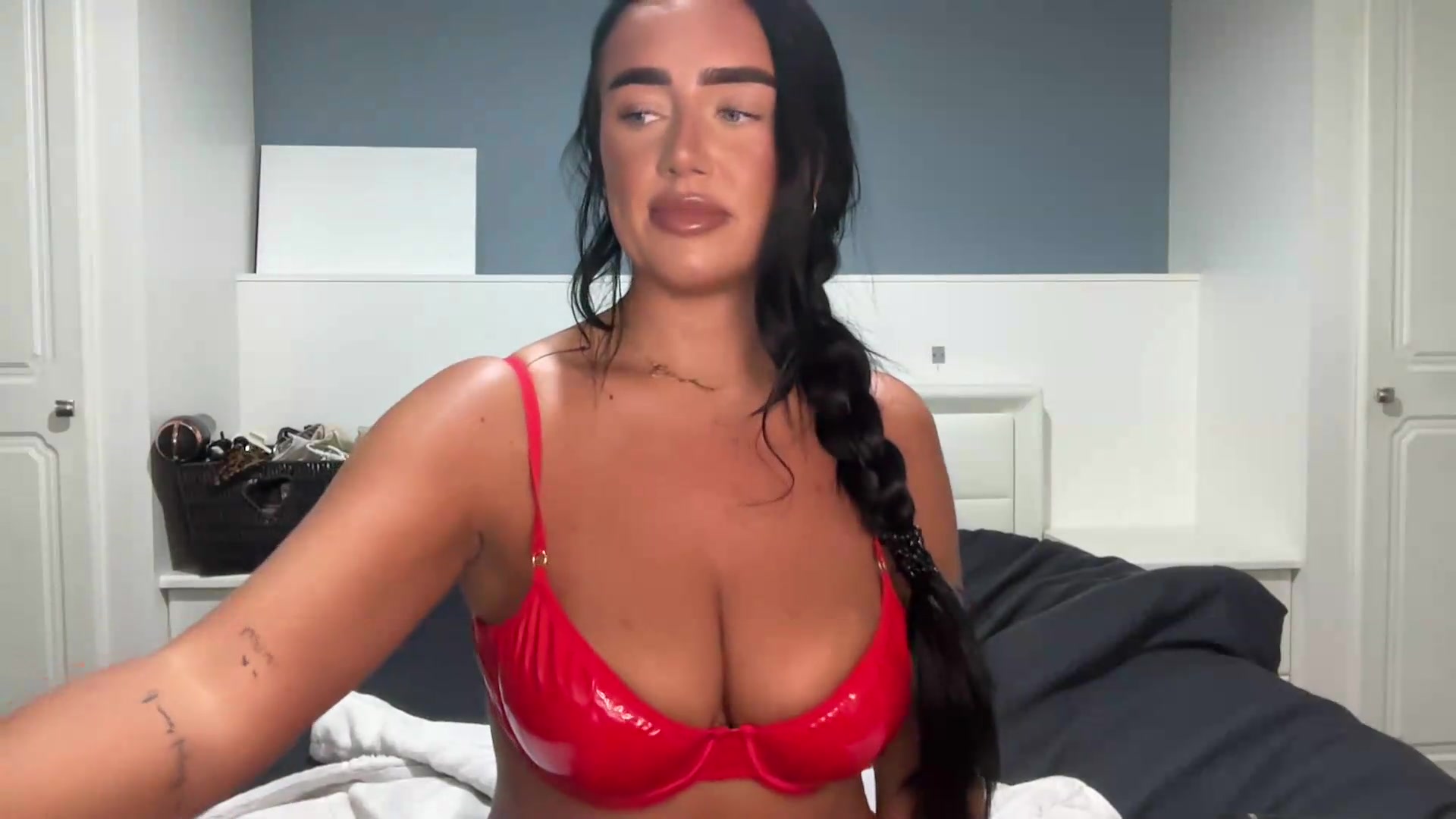 Gallery image thumbnail from ElleBloom's myfreecams stream on, 08/28/2026, 13:01 image 9 of 20