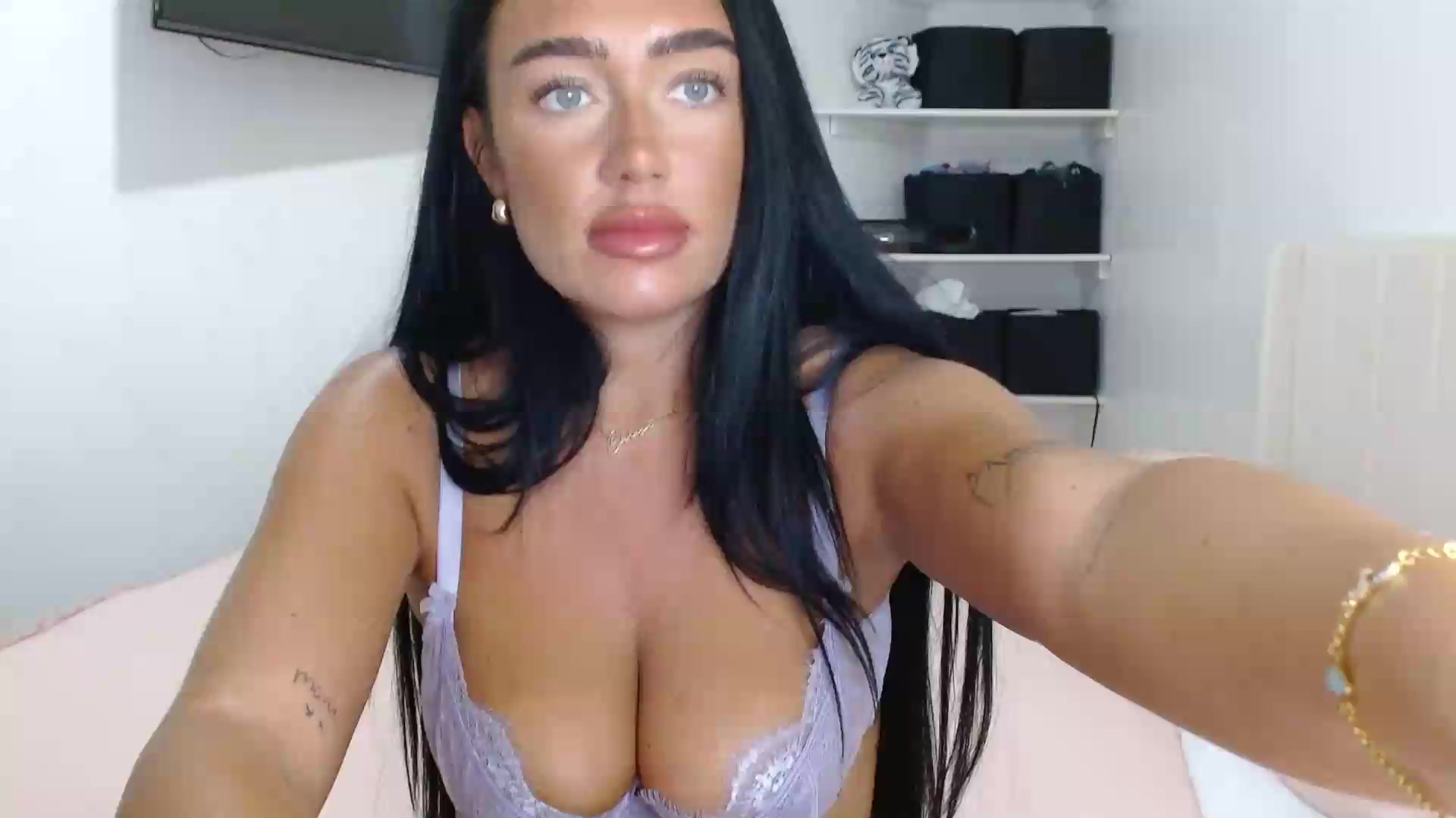 Gallery image thumbnail from ElleBloom's myfreecams stream on, 09/12/2026, 10:39 image 15 of 20